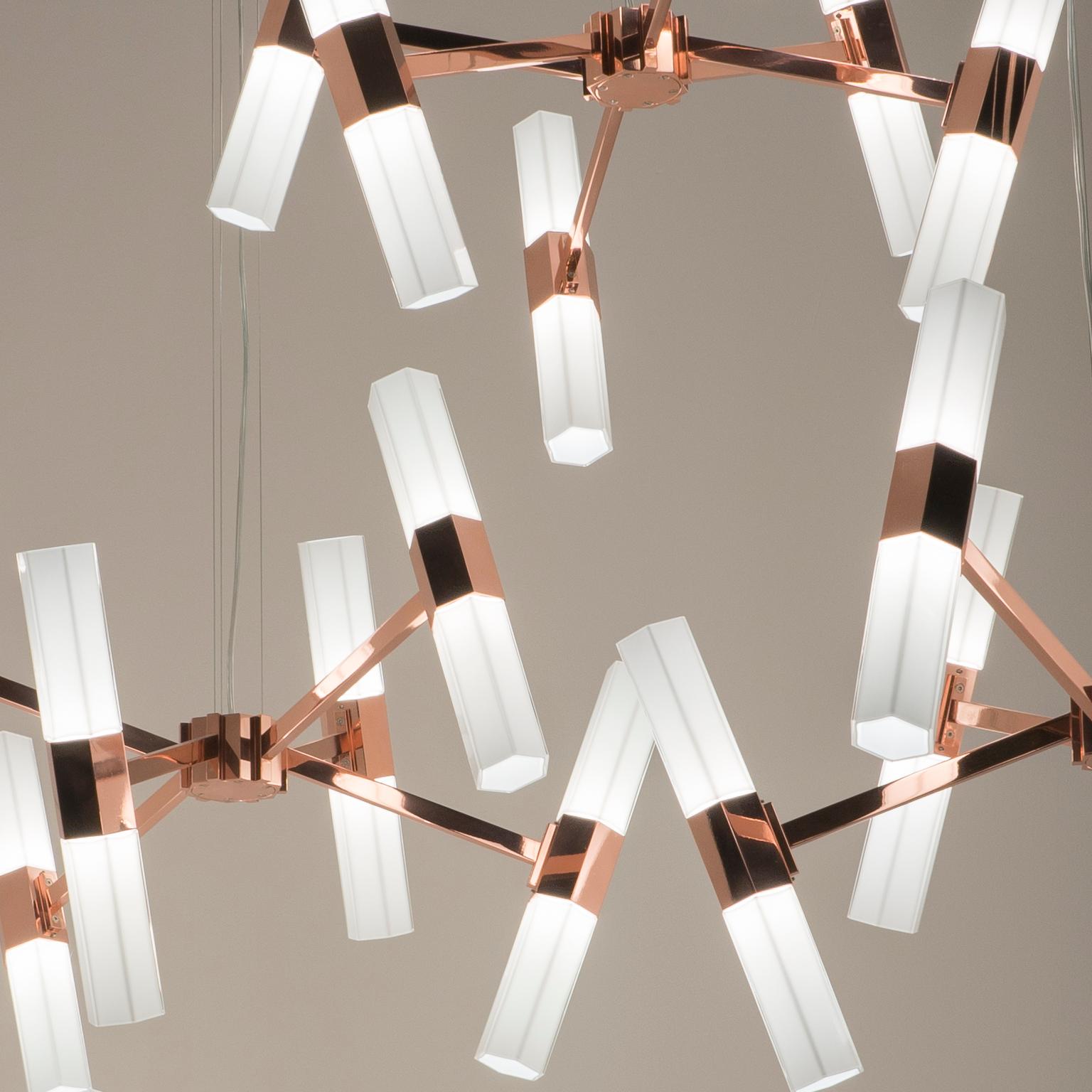 Italiano Lampadario in rame e vetro soffiato bianco Chaos del XXI secolo di Patrizia Garganti in vendita