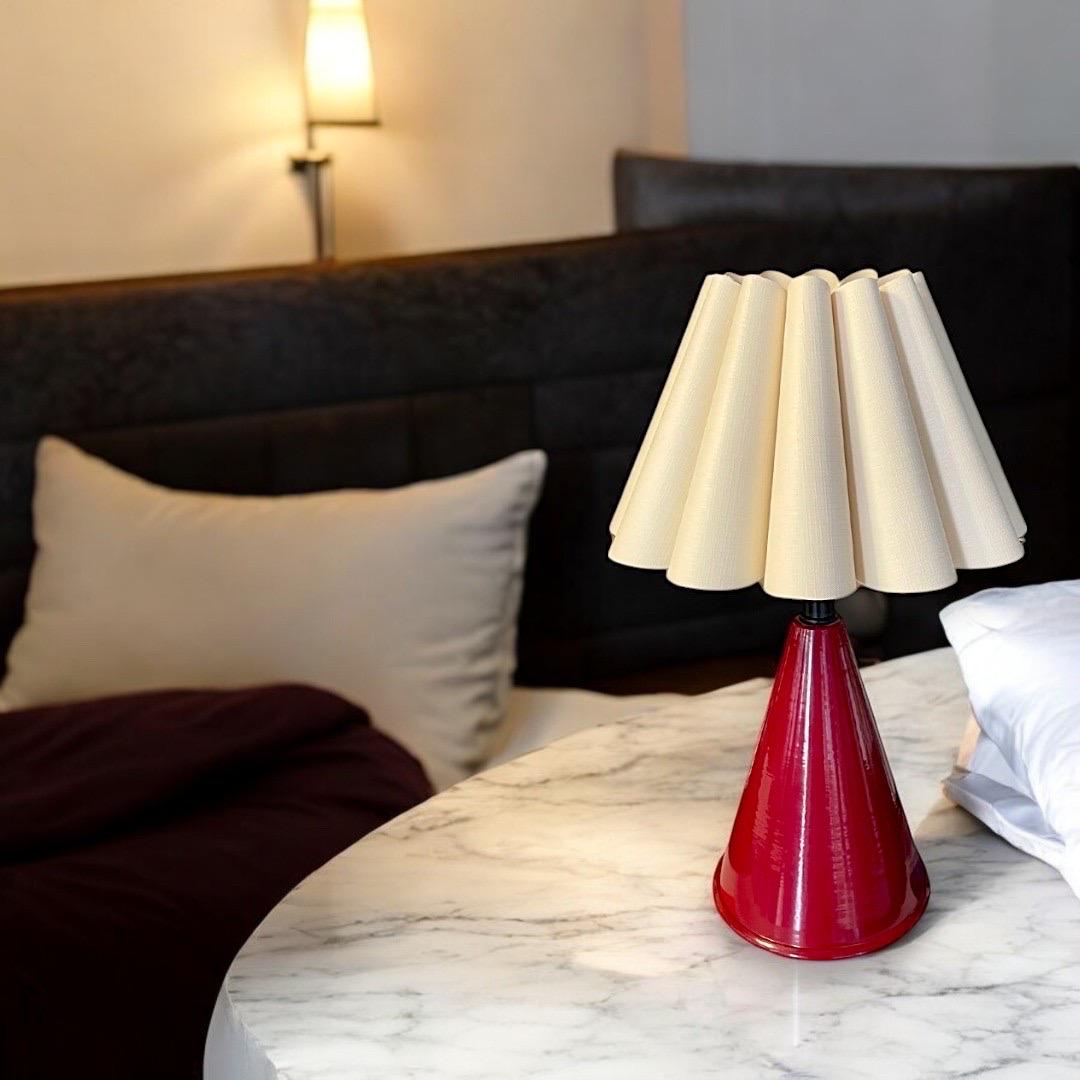 Smaltato Lampada a ciliegio del 21° secolo di Busra Ozdemir - Moderna, ceramica in vendita