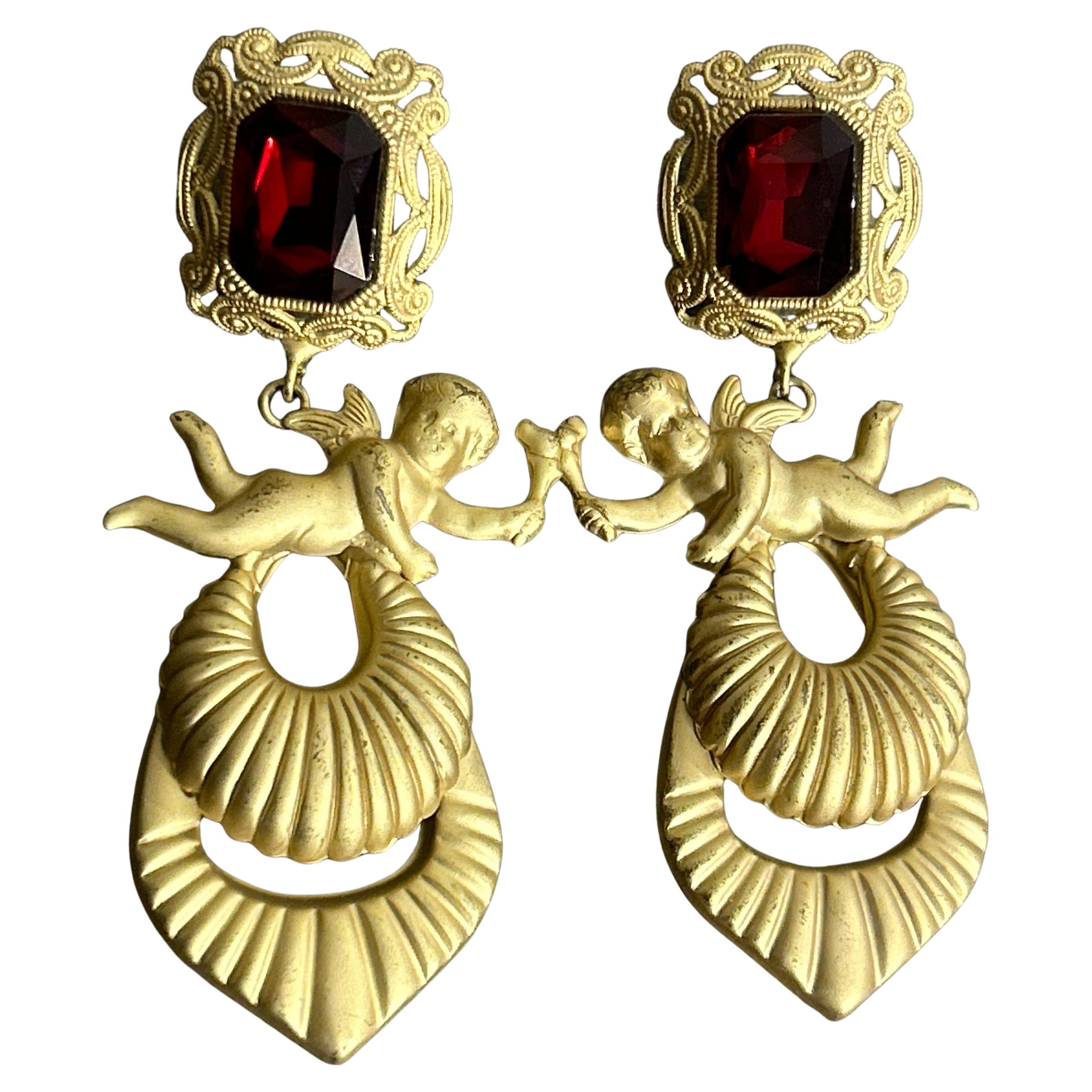 Orecchini a forma di cherubino del XXI secolo con accenti di gemme ornate realizzati da Mercantia in vendita