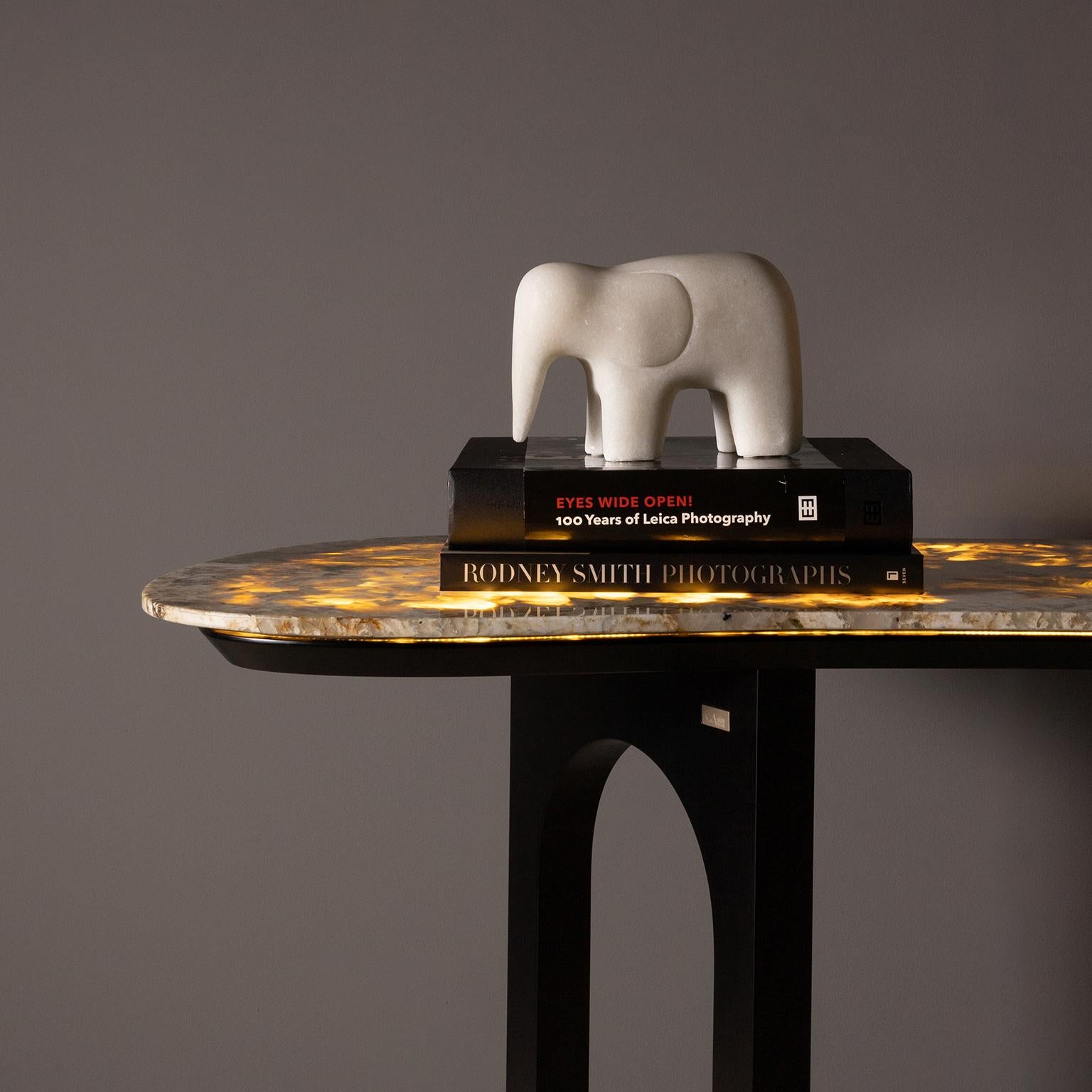 Cuir Table console moderne Chiado, cuir rouge, pierre, fabriquée à la main au Portugal par Greenapple en vente