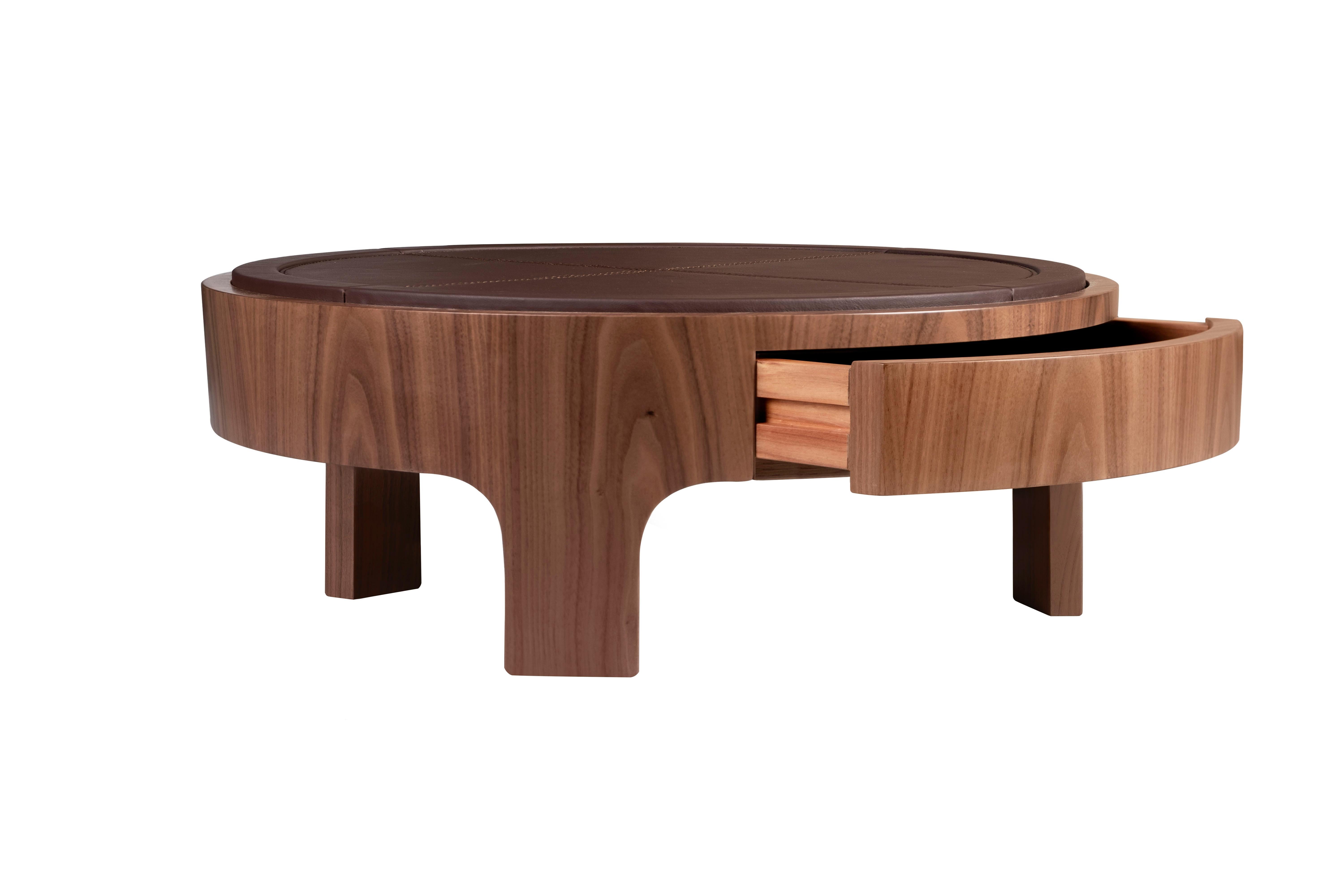 Churchill Center Table has a distinctive, imponent yet modest look, and it’s meticulously handmade with the rigorously selected material, allying the best in modern design and traditional craftsmanship. This three-legged center table features a