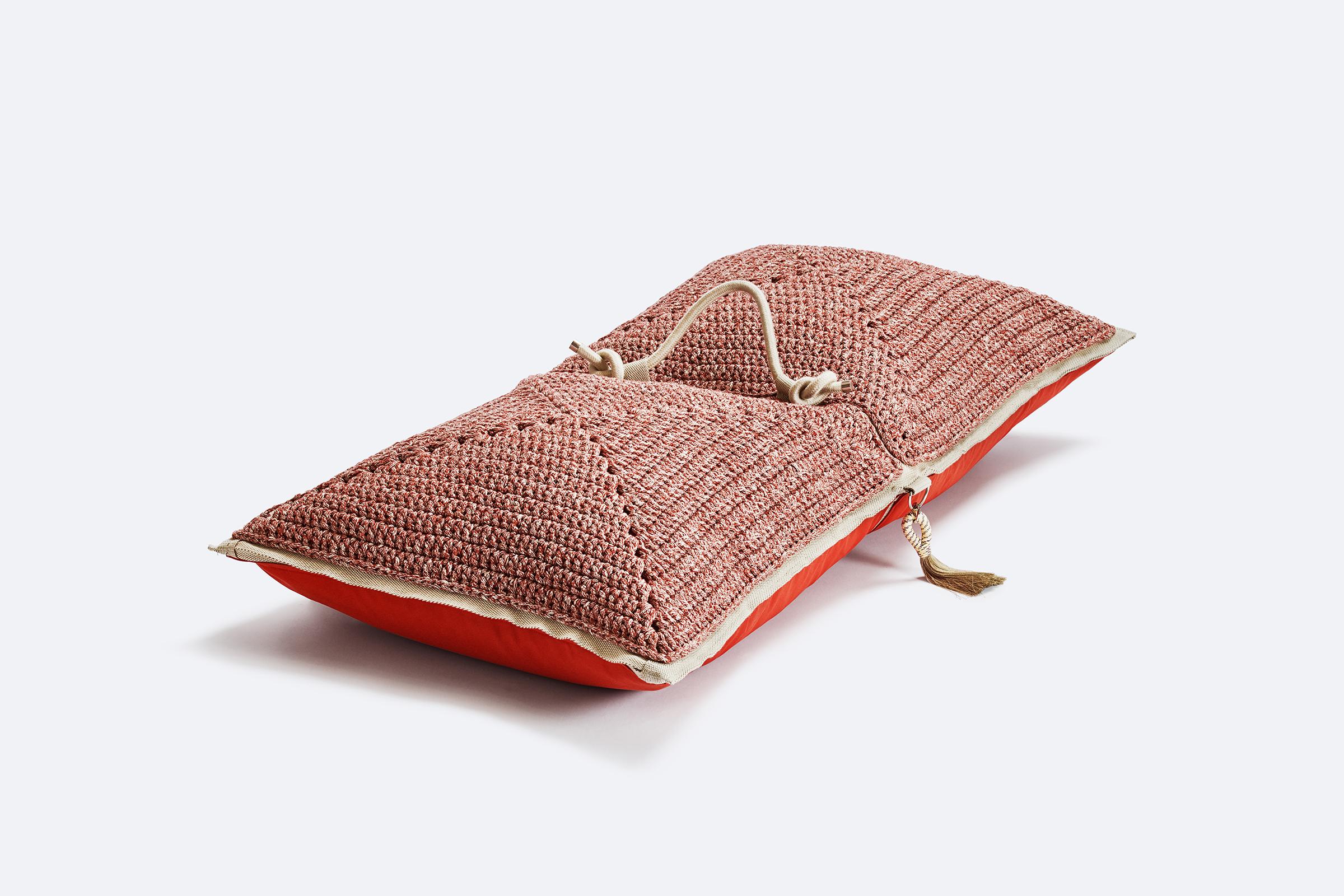 21st Century Clay Outdoor Indoor Handmade Floor Cushion im Zustand „Neu“ im Angebot in Tel Aviv, IL
