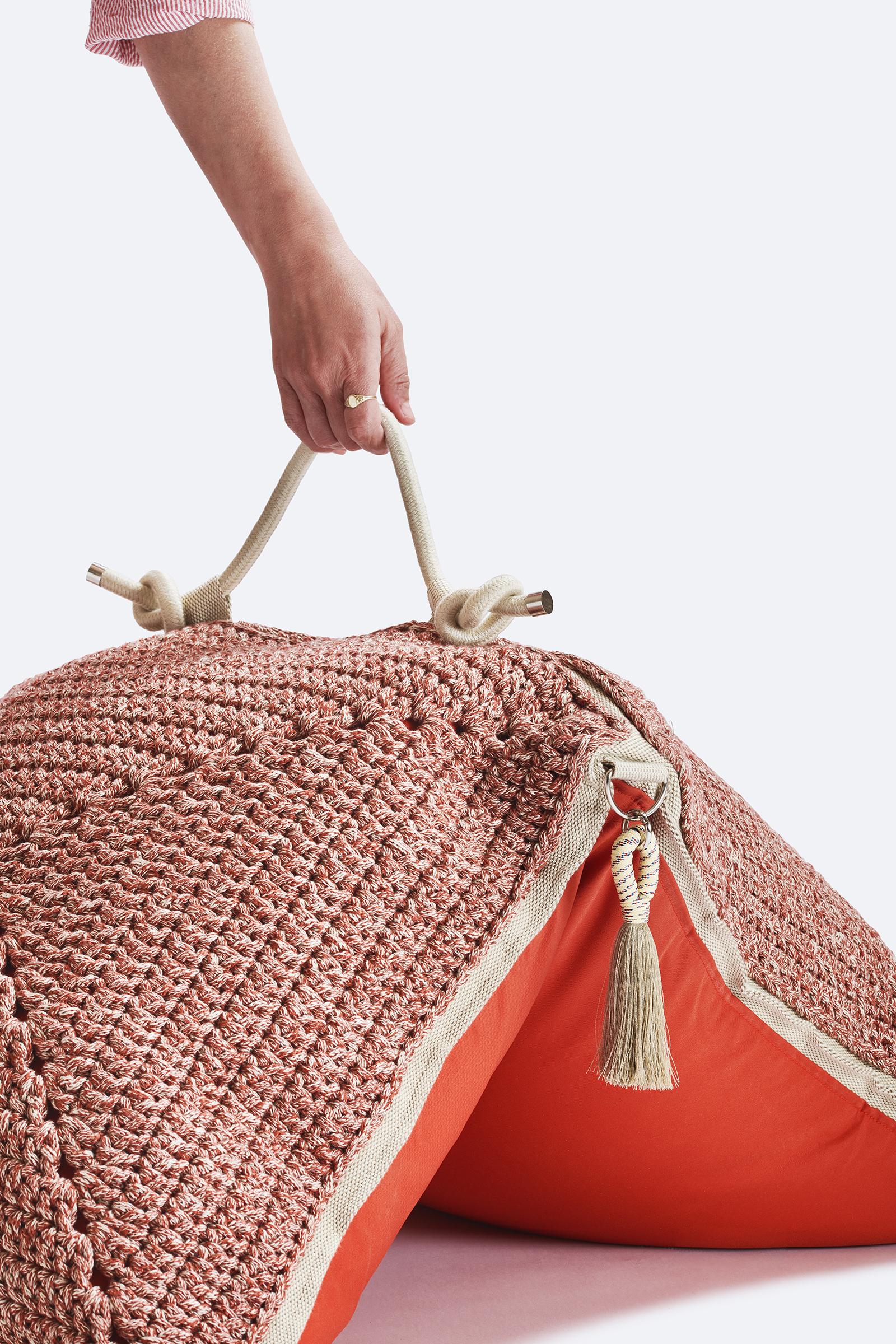 21st Century Clay Outdoor Indoor Handmade Floor Cushion (21. Jahrhundert und zeitgenössisch) im Angebot