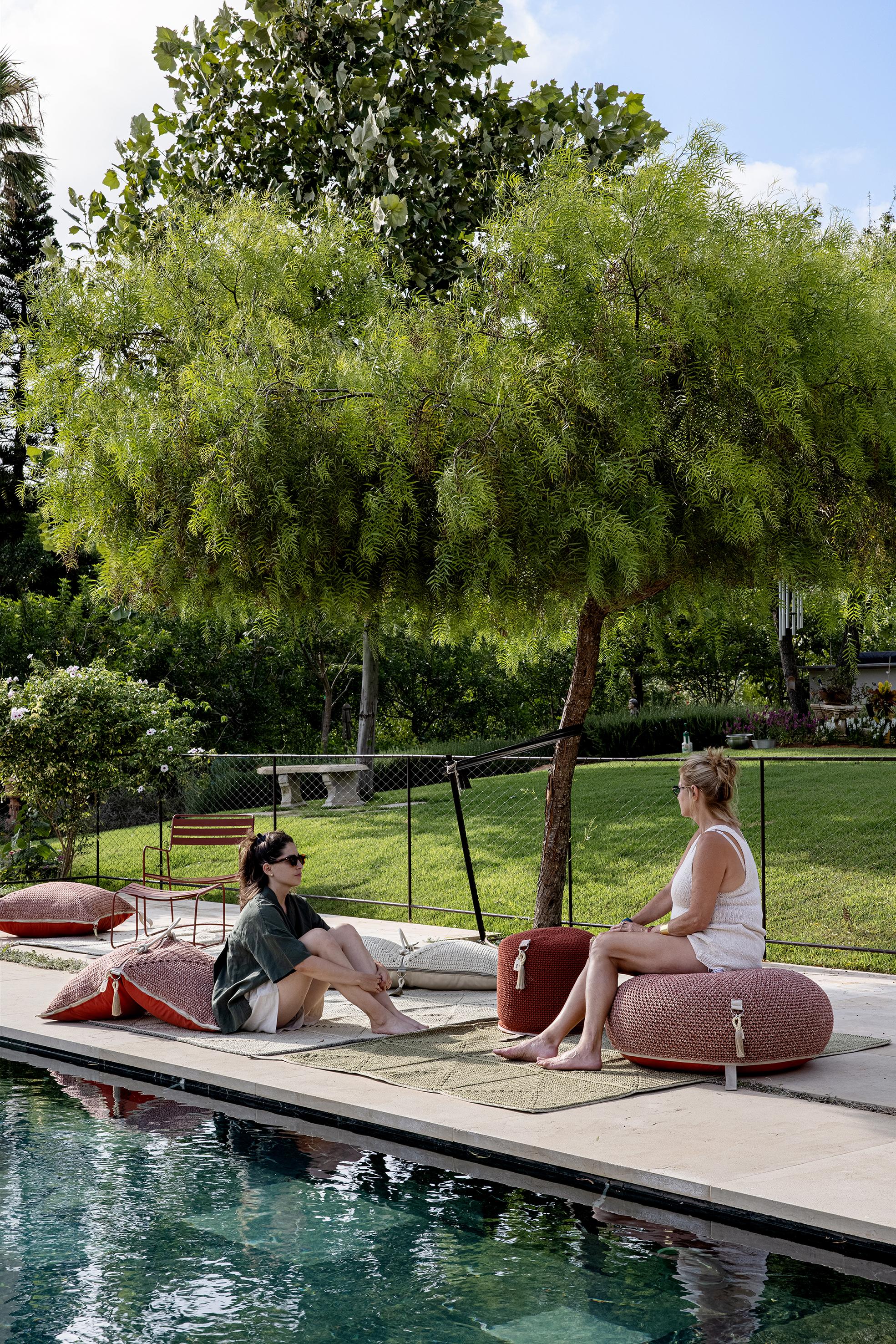 XXIe siècle et contemporain 21st Century Clay Outdoor Indoor Handmade Square Floor Cushion (Coussin de sol carré fait à la main) en vente