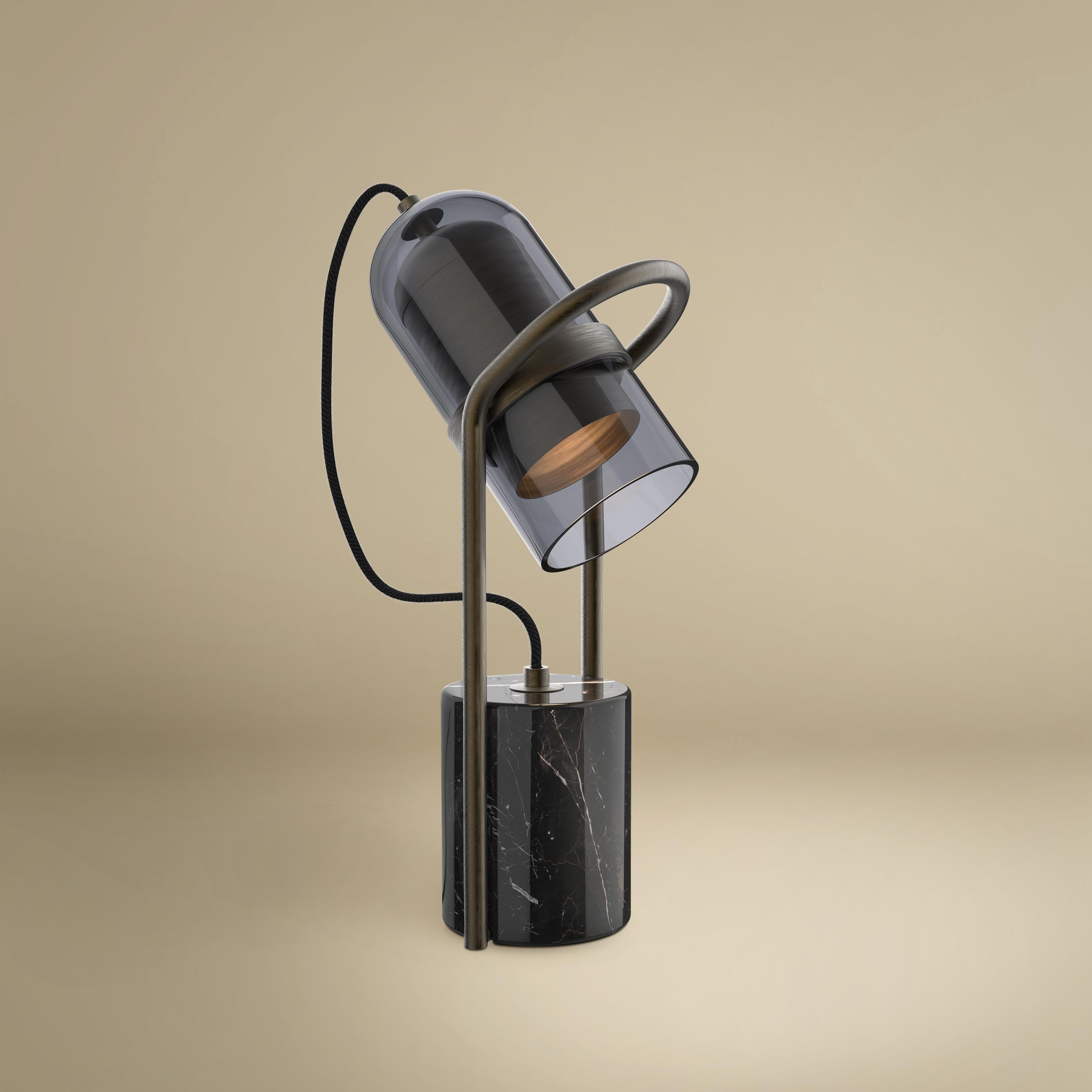 Cleveland Tischlampe aus Marmor und Messing, 21. Jahrhundert im Angebot 1