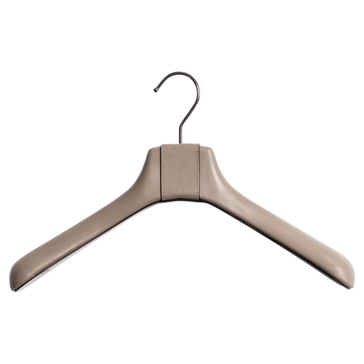 The sophisticated addition to transform in an instant the look of your closet.

Made with a solid wood structure each hanger is fully dressed in premium calfskin leather with a soft and natural touch. The non-slip surface make it perfect to ensure