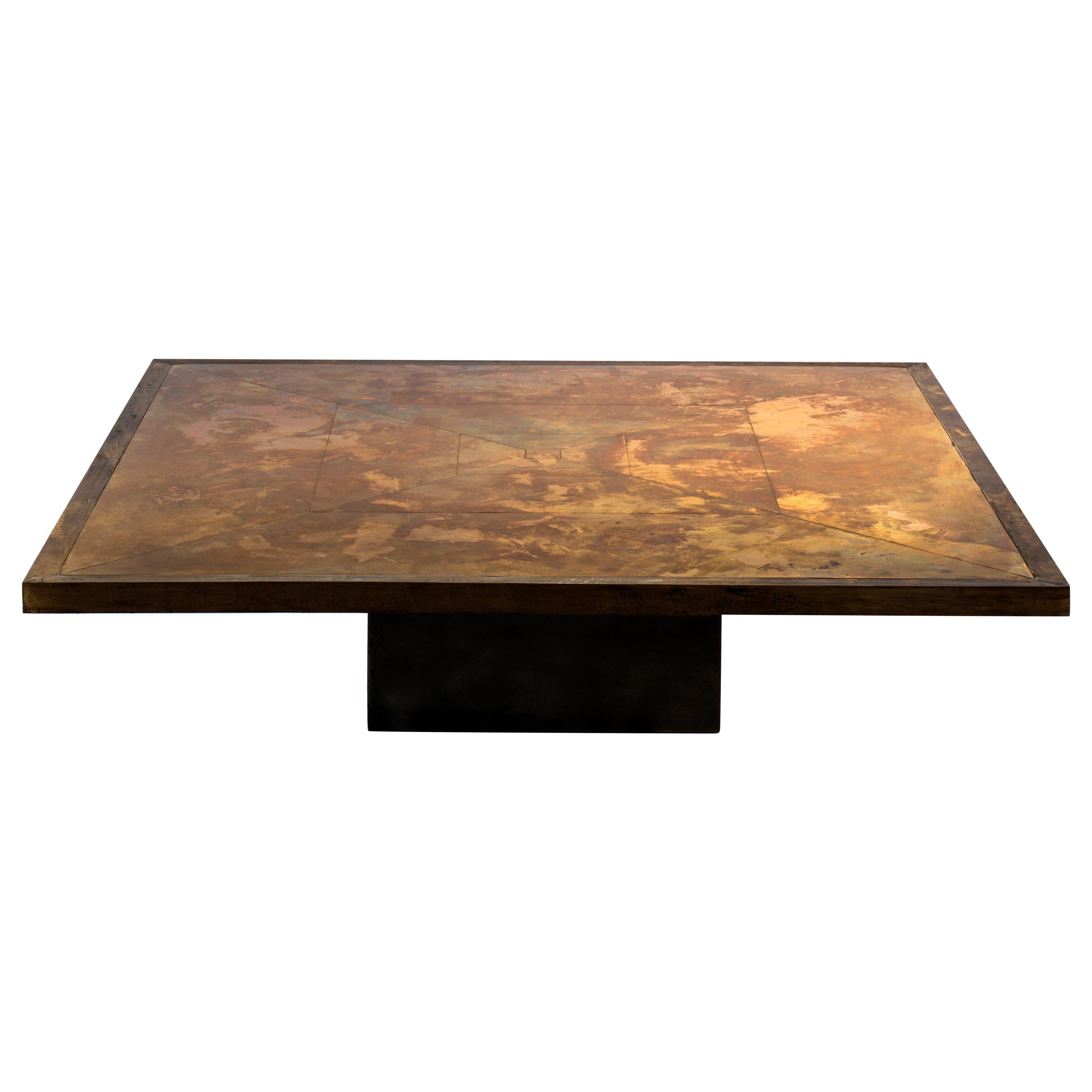 table basse du XXIe siècle : plateau marbré en bronze:: socle en acier