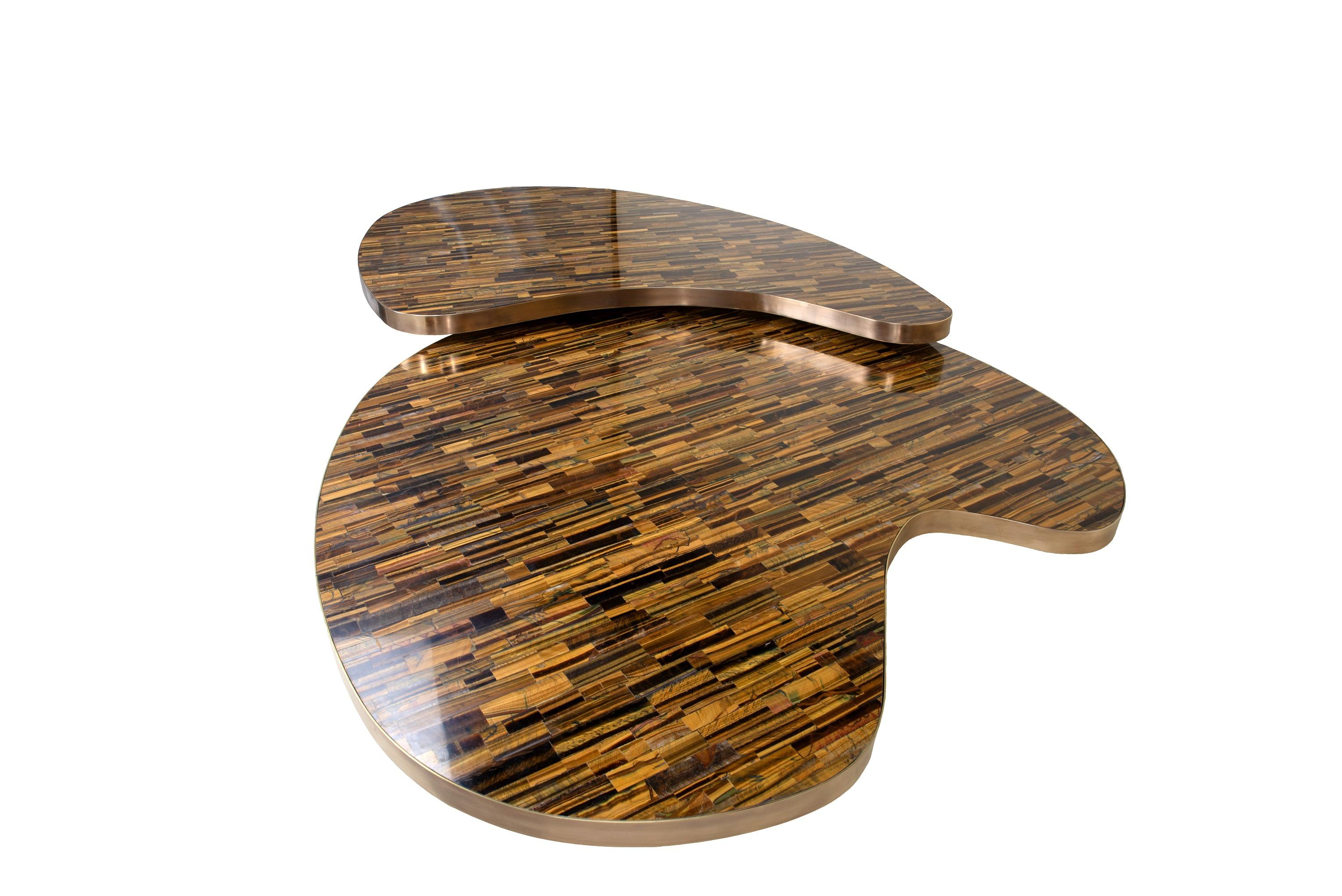 Tiger Eye top and brass base.

Arriau is sensitive to everything around him and likes to describe it through sculptures more grandiose than each other.

The signature Arriau truly is one of France's most valuable signature.
Arriau is placing