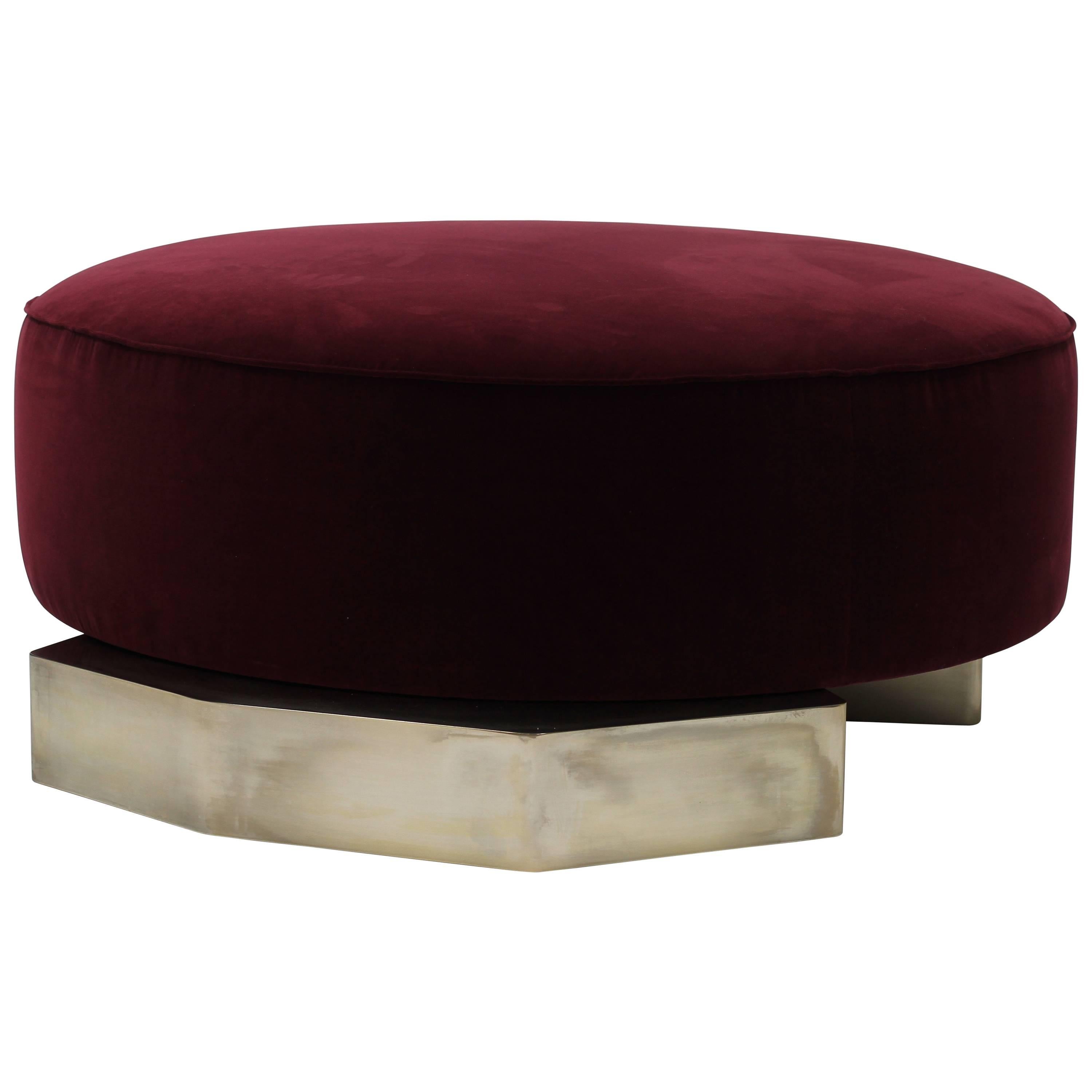 Pouf de collection du 21e siècle en velours et laiton argenté en vente