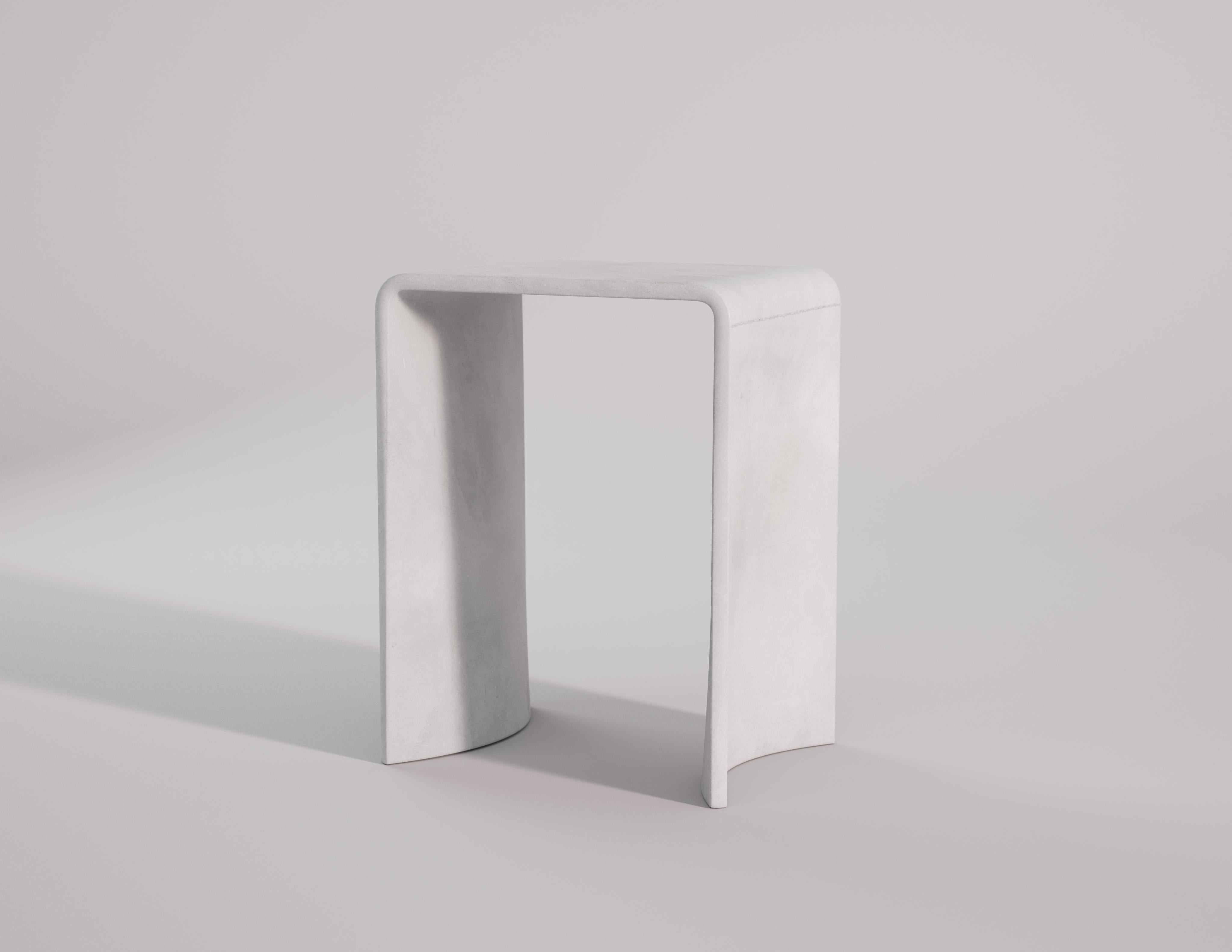 Tabouret et table d'appoint contemporains en béton du 21e siècle, couleur ciment Honey Jellow en vente 2