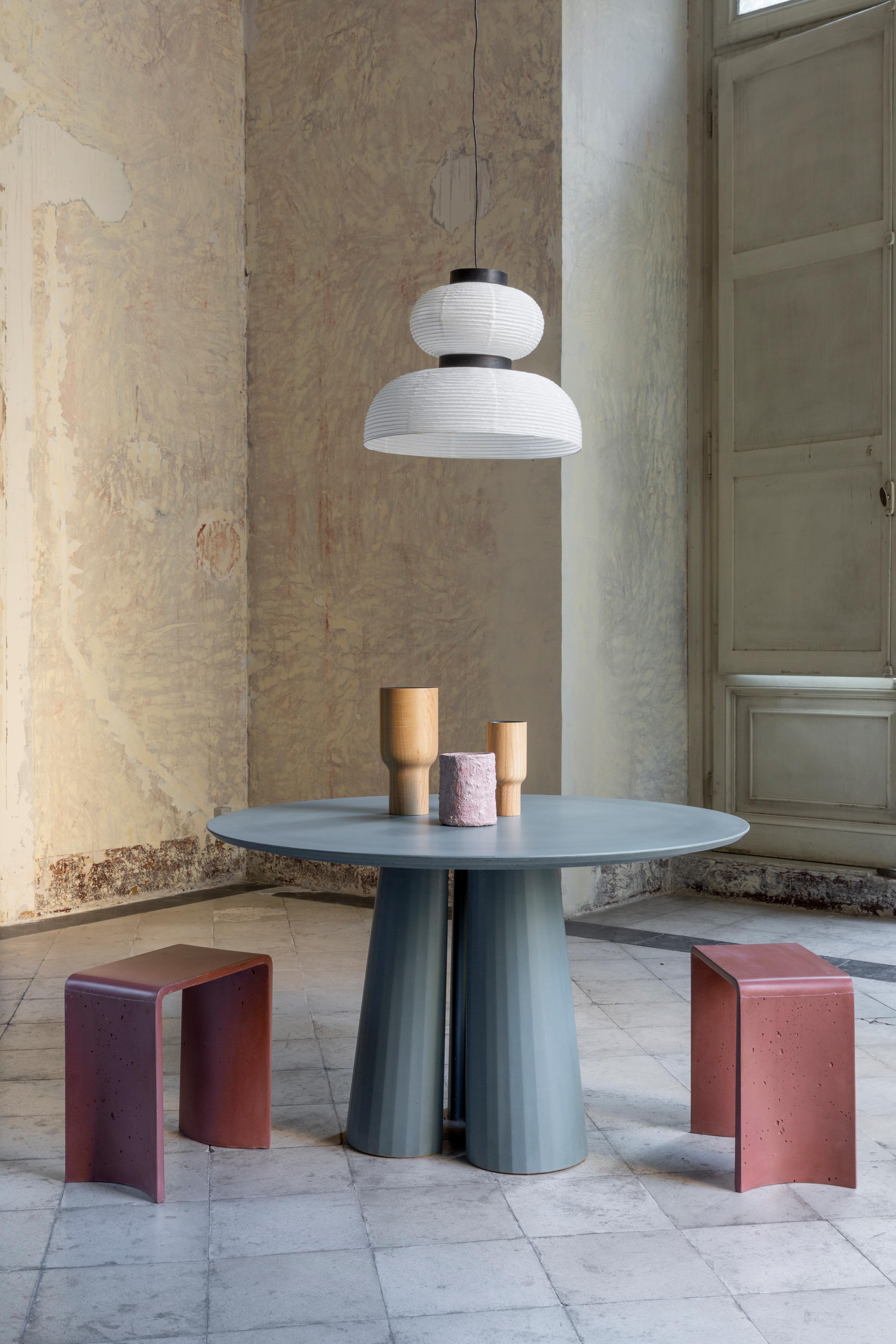 Moderne 21st Century Concrete Contemporary Stool & Side Table, Red Brick Cement Color (tabouret et table d'appoint en béton) en vente