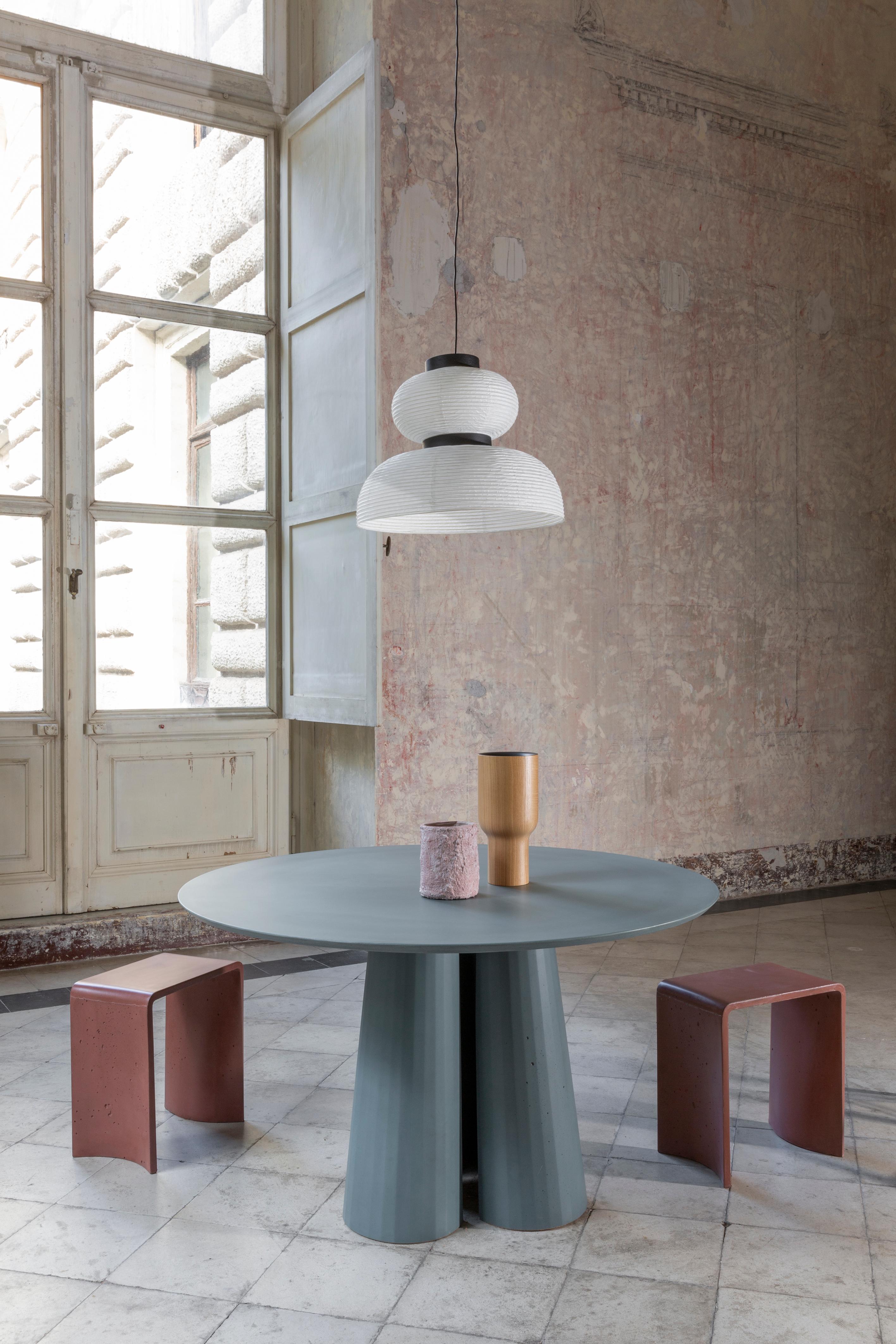 italien 21st Century Concrete Contemporary Stool & Side Table, Red Brick Cement Color (tabouret et table d'appoint en béton) en vente