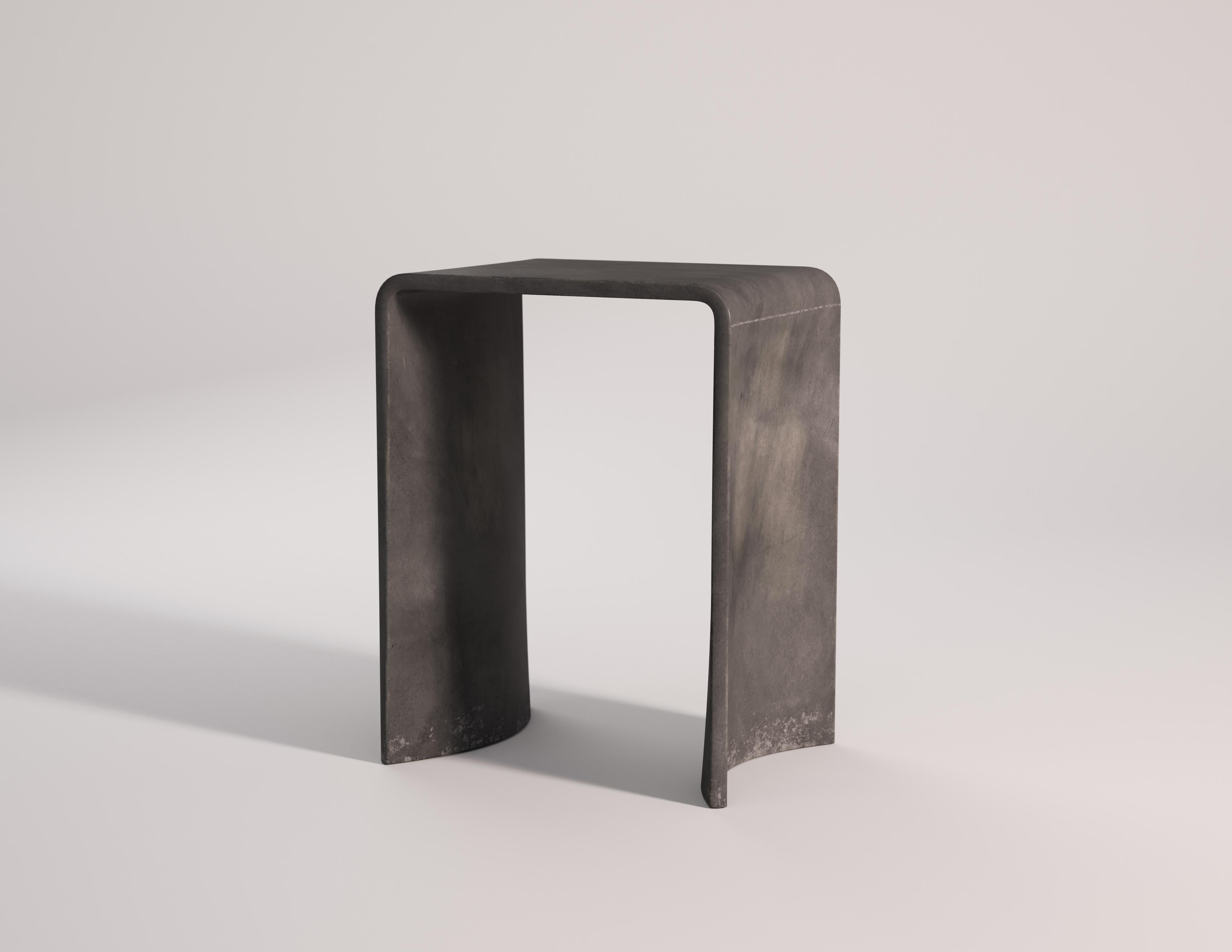 21st Century Concrete Contemporary Stool & Side Table, Red Brick Cement Color (tabouret et table d'appoint en béton) en vente 1
