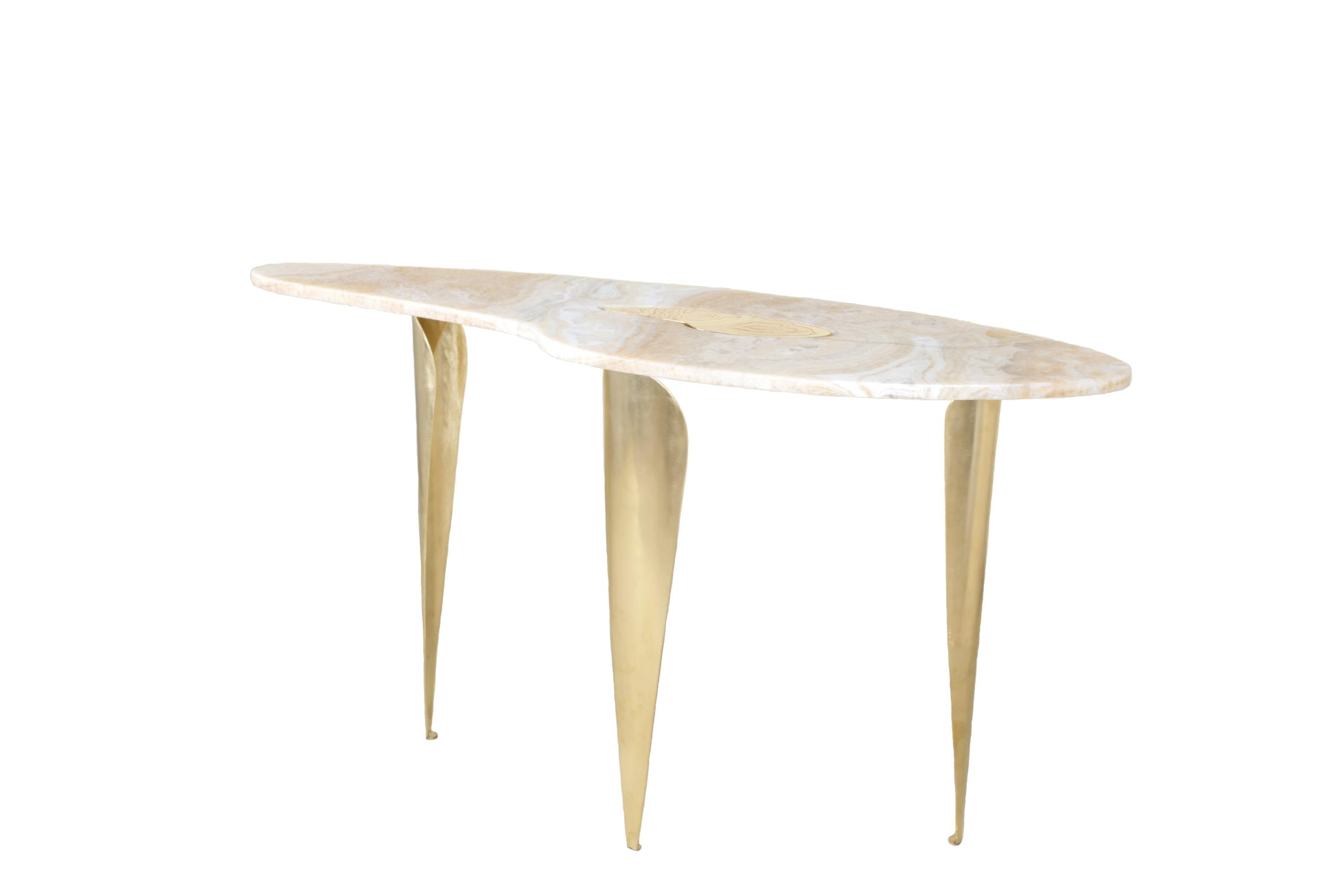 Onyx top with mirror polished brass center attacked with acid and brushed brass base.

The term folium comes from the ancient Greek phyllon (leaf). 
The artist wanted to pay homage to nature by representing the physical and functional fusion of the