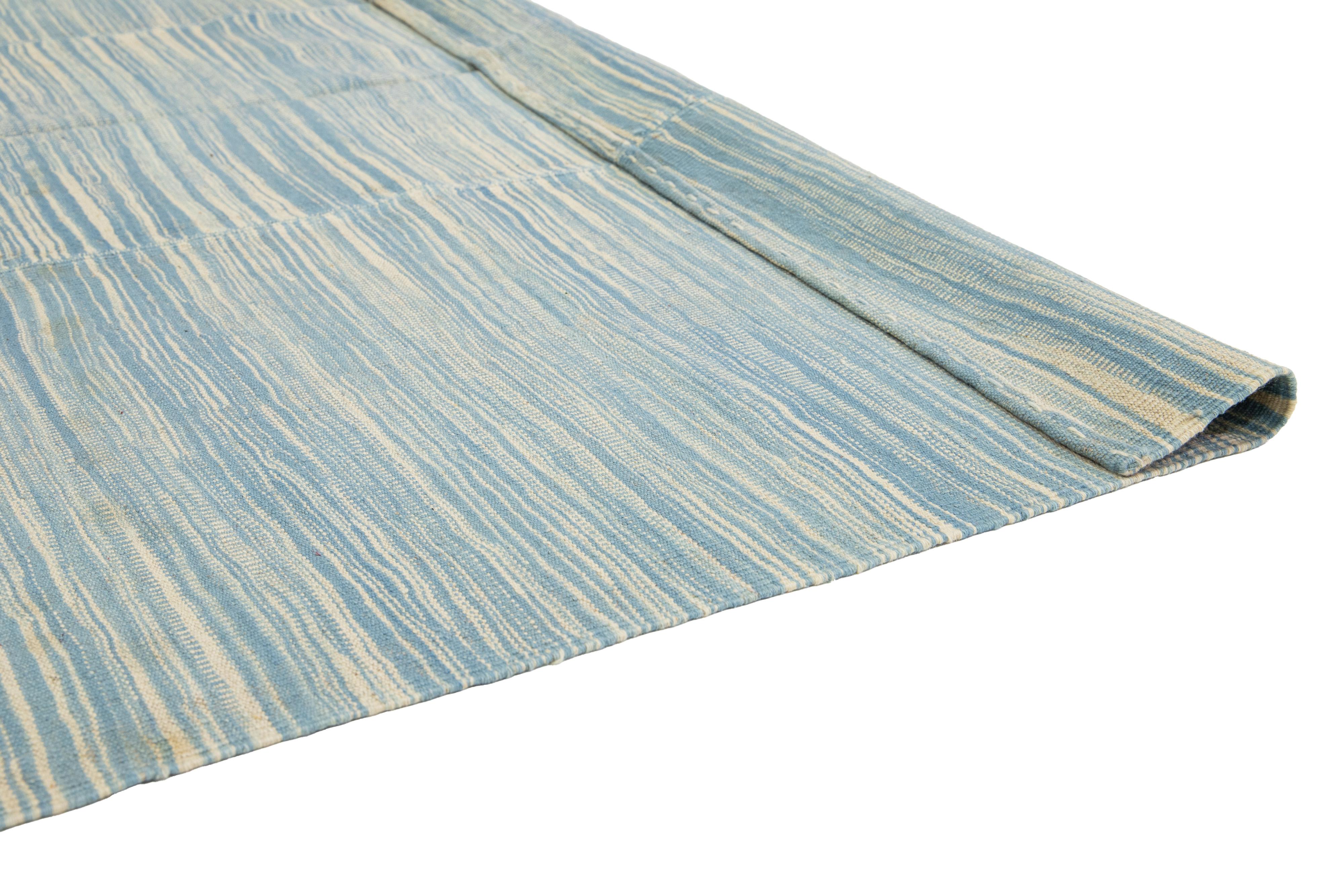 Contemporary Blue/Beige Turkish Kilim Flatweave Wool Rug (Kelim) im Angebot