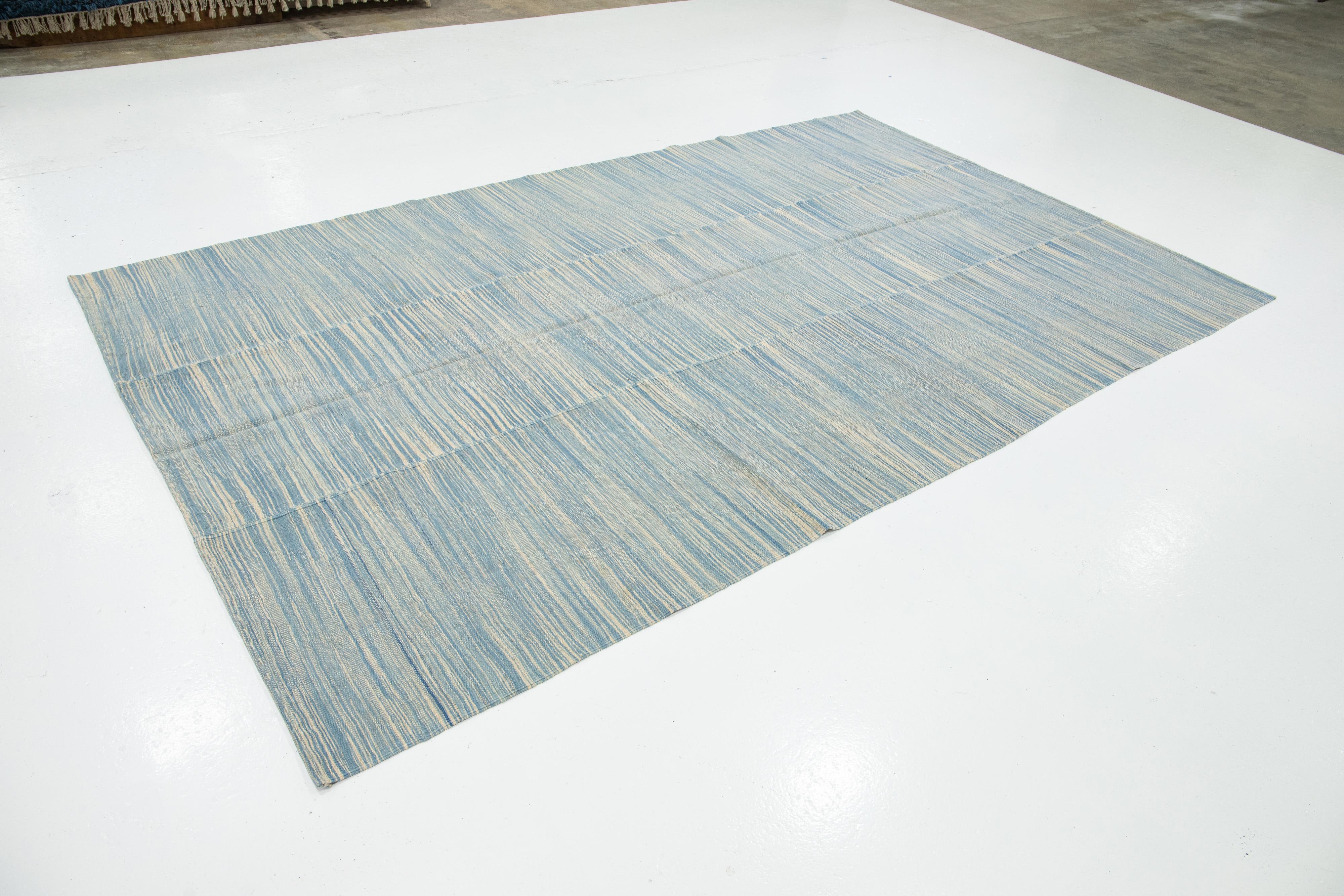 Contemporary Blue/Beige Turkish Kilim Flatweave Wool Rug (Türkisch) im Angebot