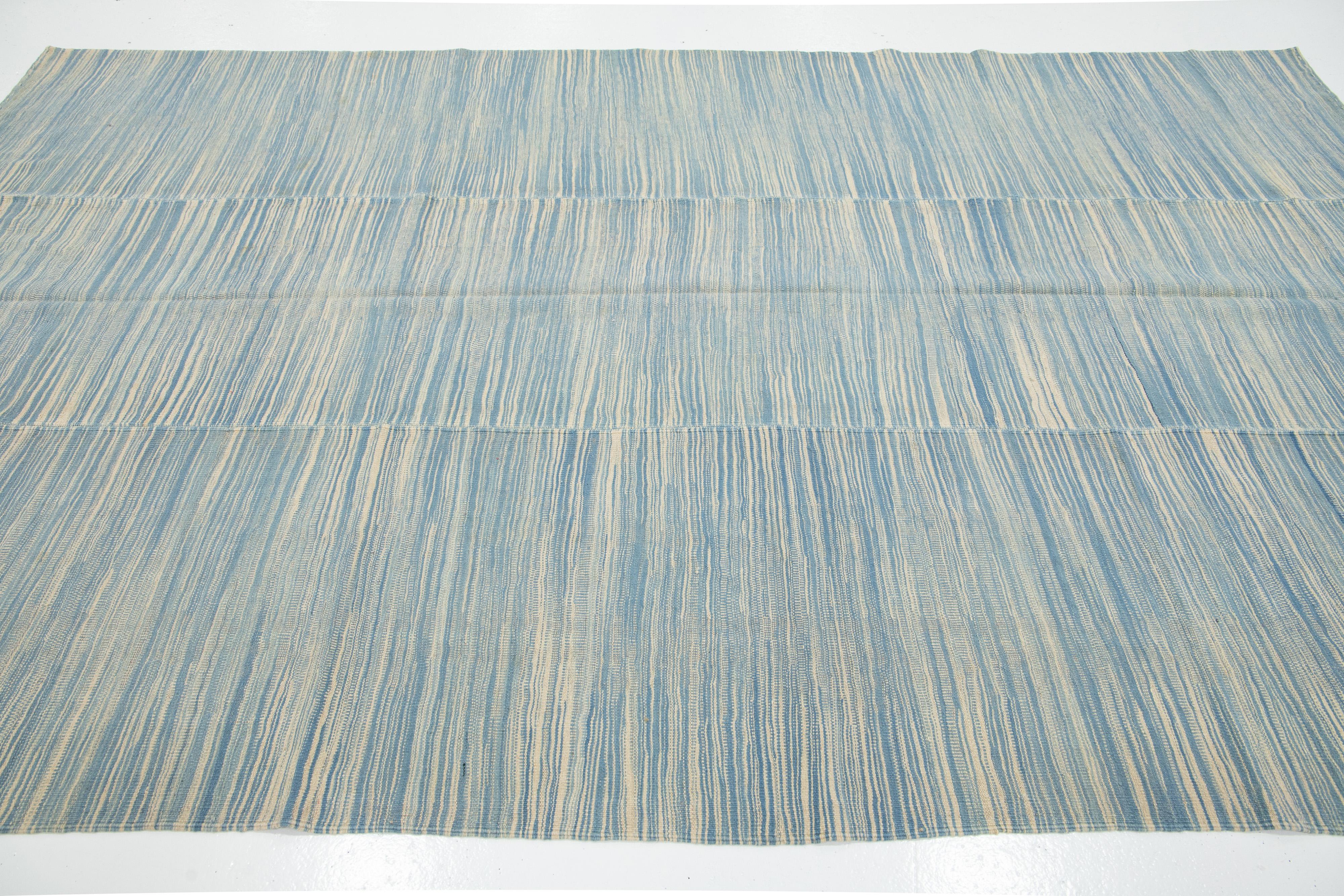 Contemporary Blue/Beige Turkish Kilim Flatweave Wool Rug im Zustand „Neu“ im Angebot in Norwalk, CT