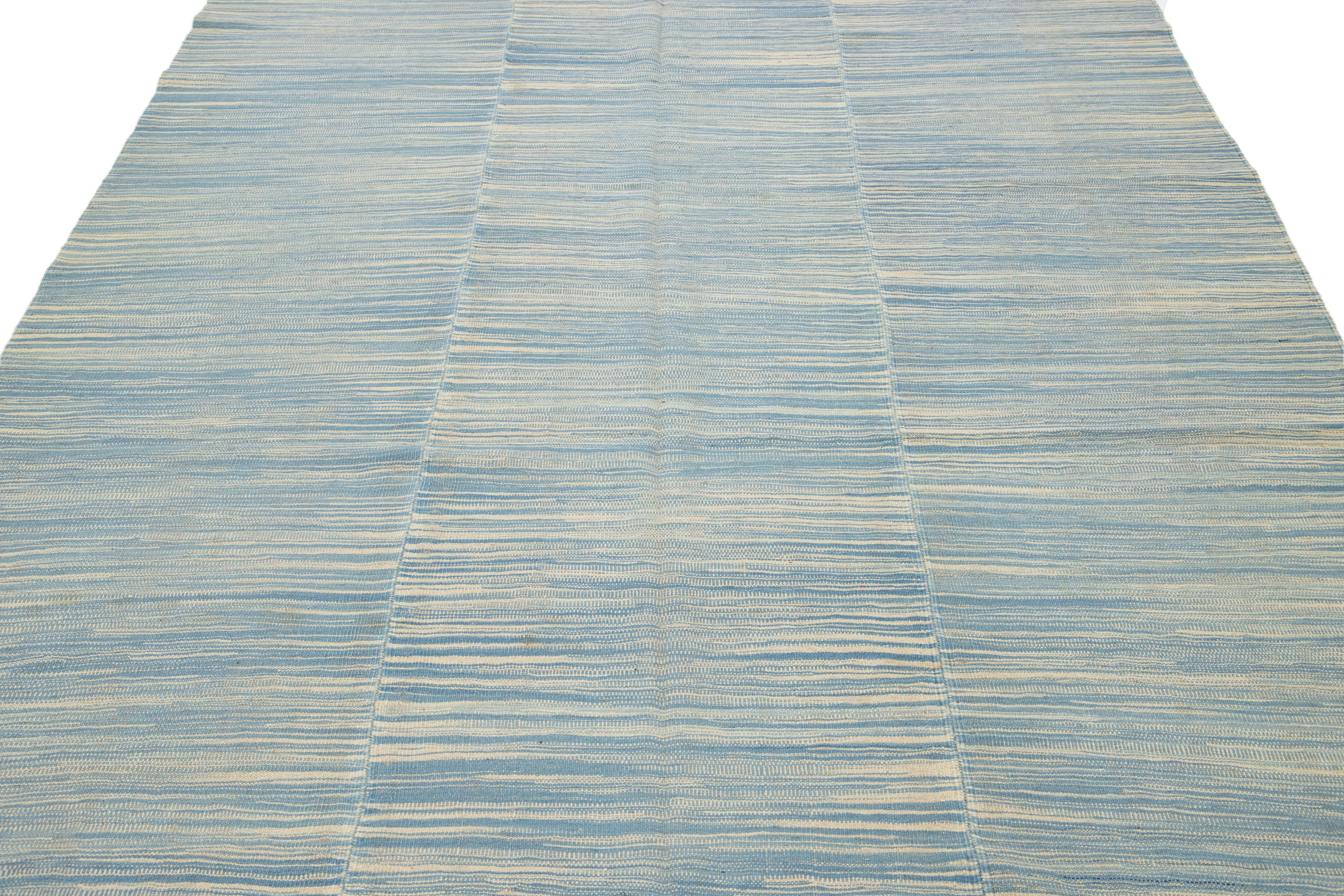 Contemporary Blue/Beige Turkish Kilim Flatweave Wool Rug im Angebot 1
