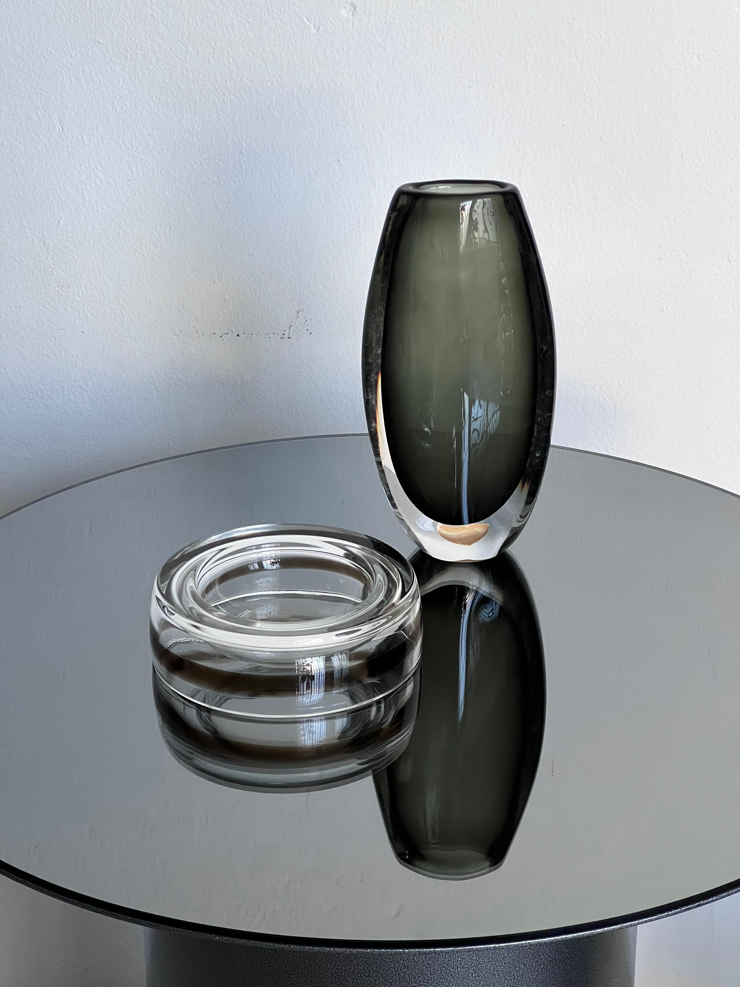 Table de salle à manger contemporaine du 21e siècle, grise, plateau en miroir en vente 3