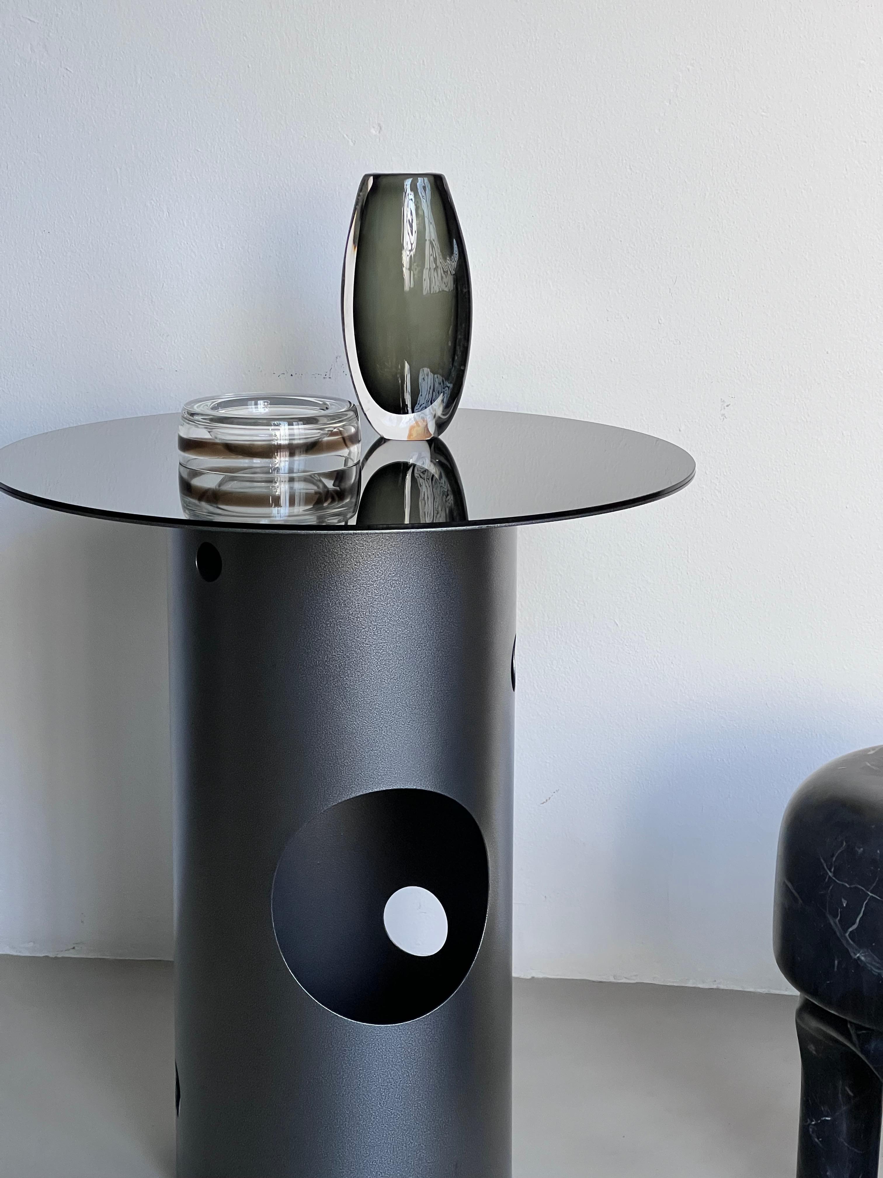 Table de salle à manger contemporaine du 21e siècle, grise, plateau en miroir en vente 4
