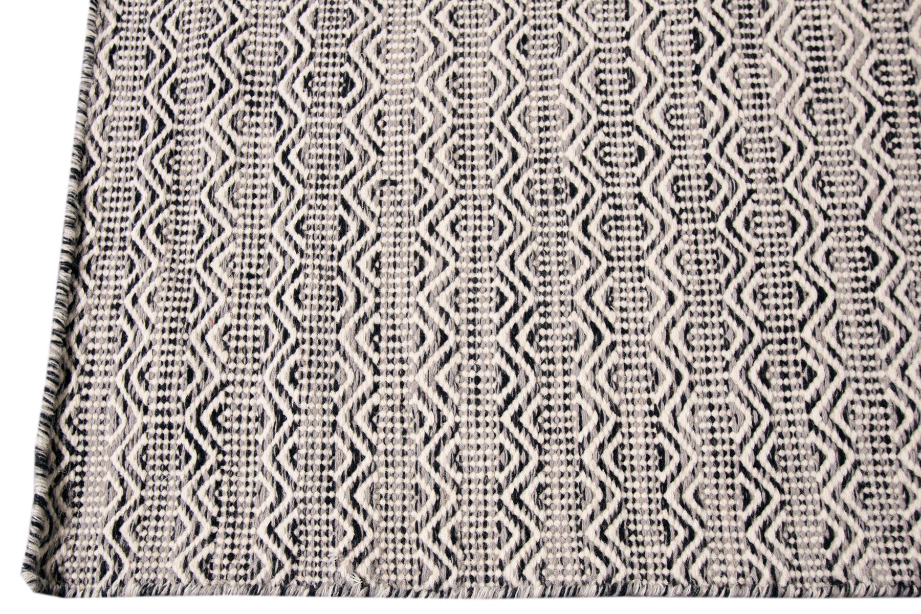  21st Century Contemporary Flatweave Rug In New Condition For Sale In Norwalk, CT