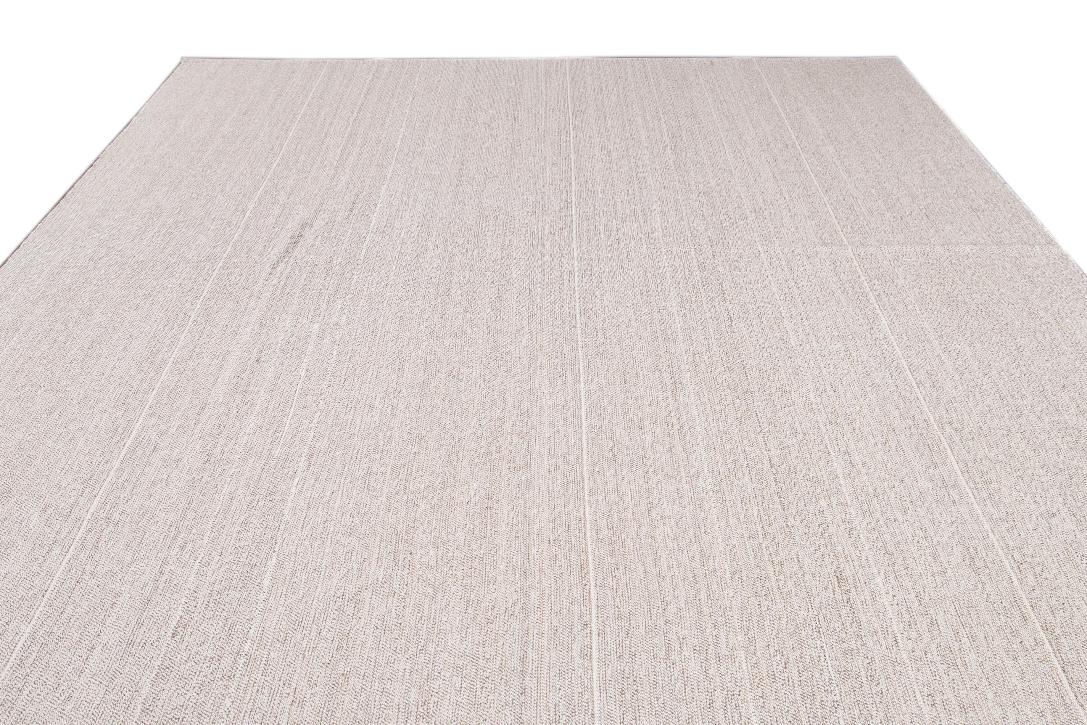 Zeitgenössischer Flachgewebe-Wollteppich des 21. Jahrhunderts im Angebot 4