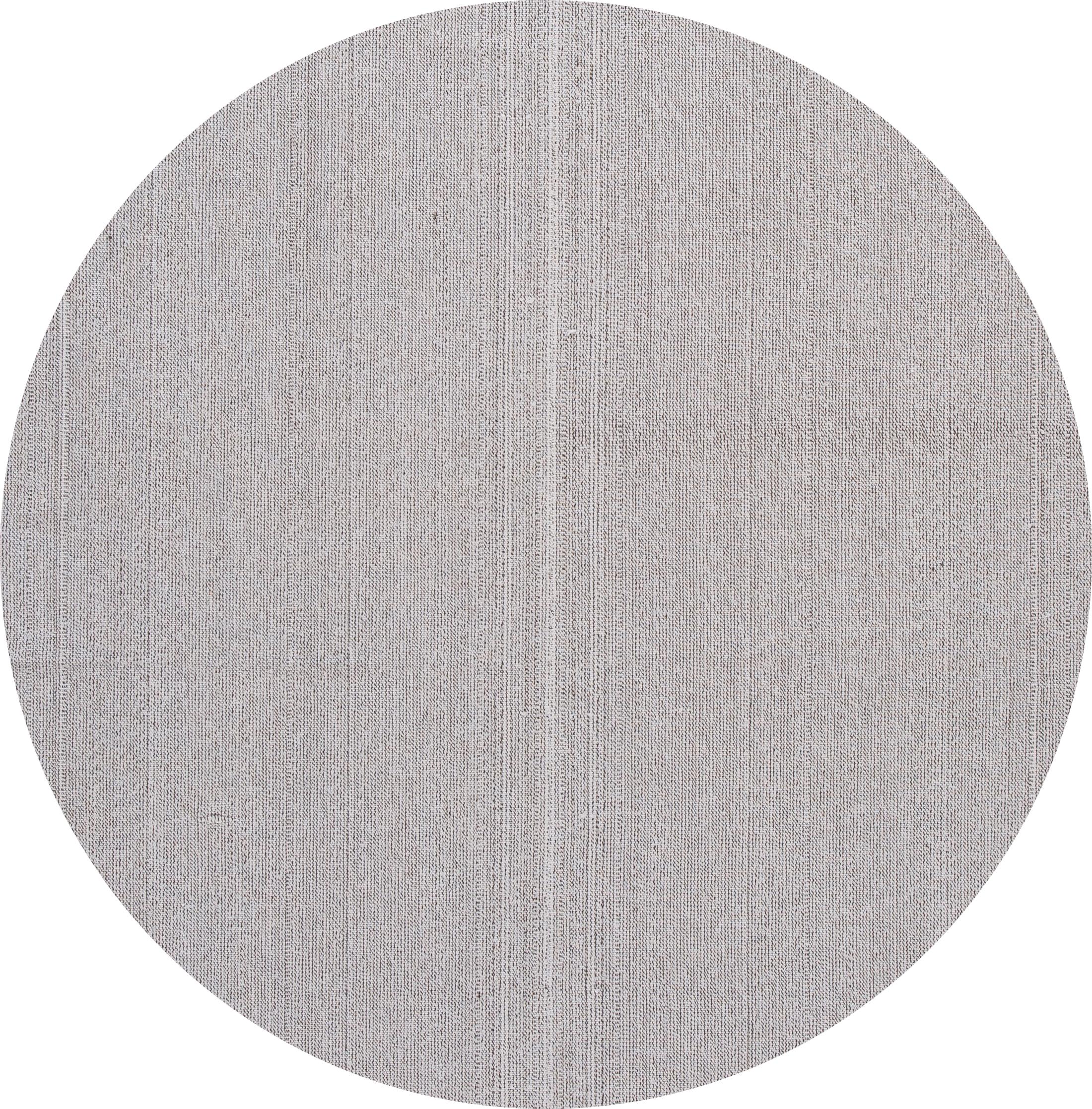 21st century contemporary flat-weave rug with an all-over gray motif. This piece has Fine details, great colors, and a beautiful design. It would be the perfect addition to your home. 

This rug measures 6'7