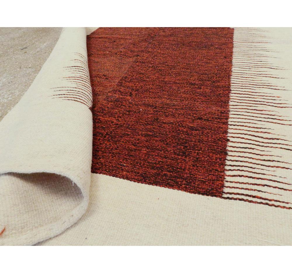 Zeitgenössischer handgefertigter persischer Flachgewebe-Kelim-Akzent-Teppich aus dem 21. Jahrhundert (Wolle) im Angebot