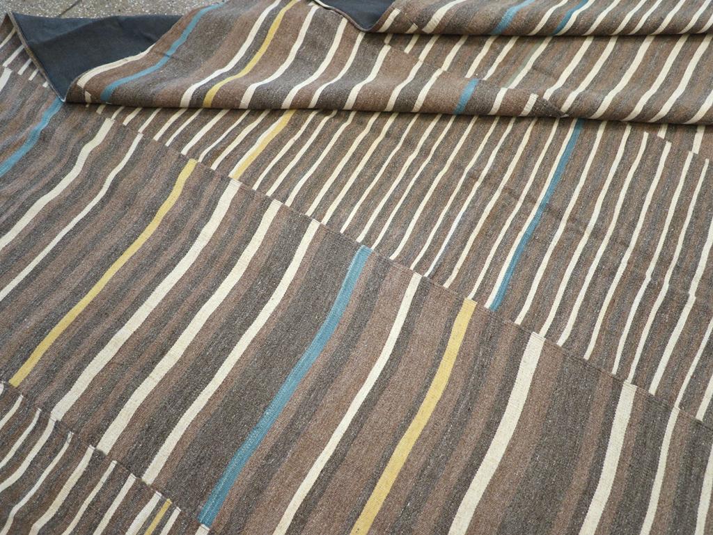 Laine 21e siècle Contemporary Handmade Turkish Flatweave Large Room Size Carpet (tapis turc tissé à plat, fait main, grand format) en vente