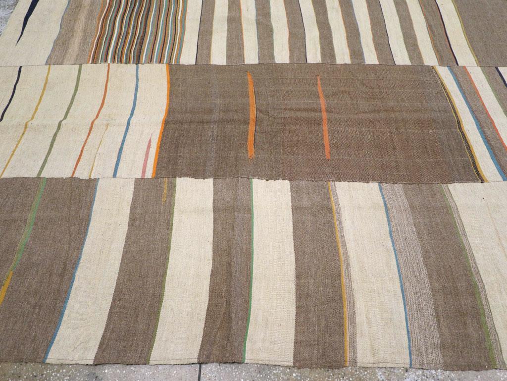 21st Century Contemporary Handmade Turkish Flatweave Room Size Carpet (Handgewebt) im Angebot