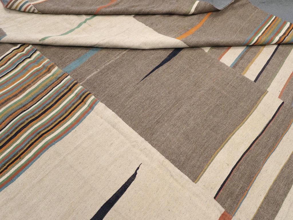 21st Century Contemporary Handmade Turkish Flatweave Room Size Carpet (Wolle) im Angebot