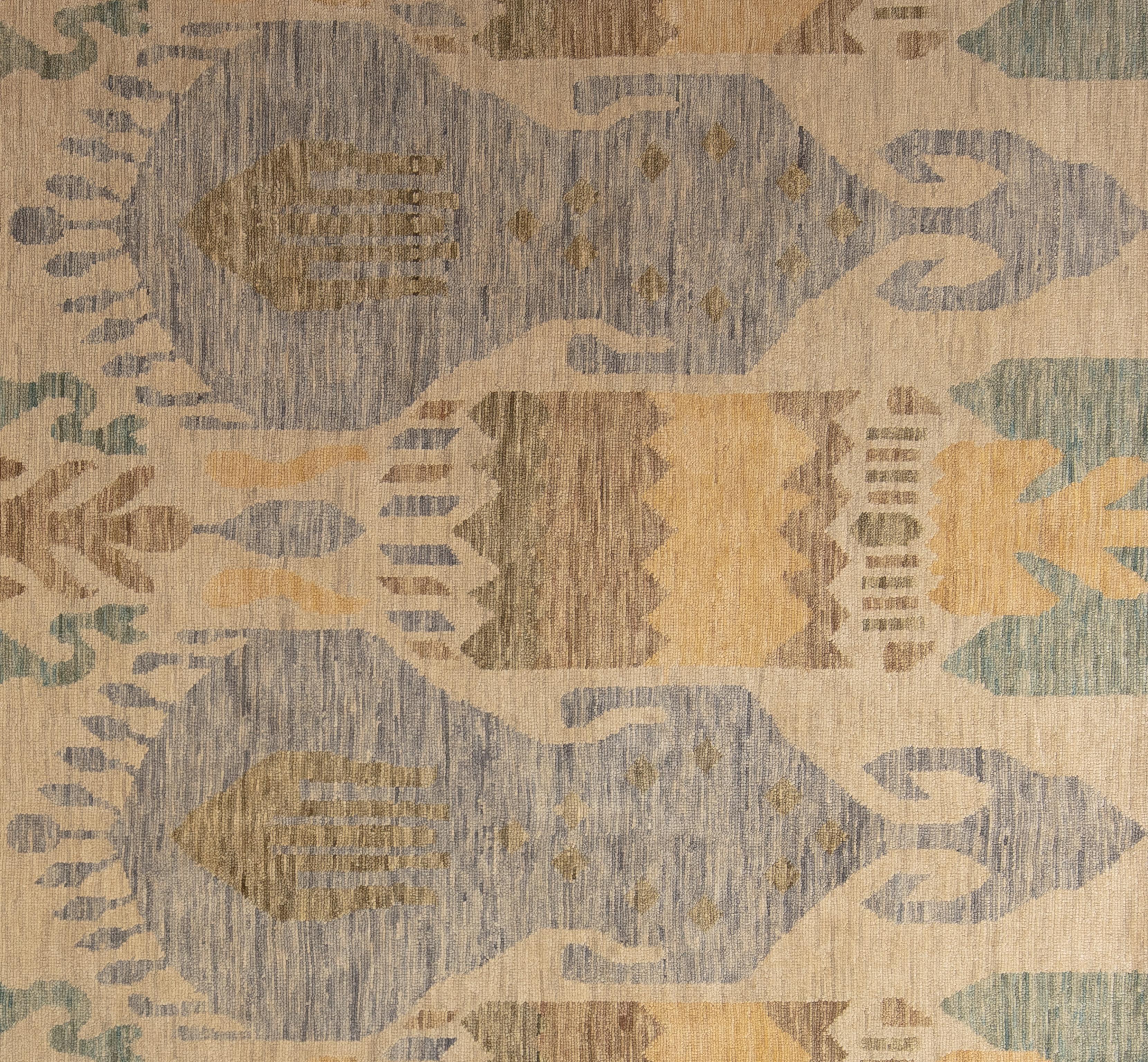 Dieser in Indien handgewebte Teppich aus 100 % Wolle ist modern und raffiniert und besticht durch eine frische Palette an erfrischenden Farben. Mit seinen warmen Farbtönen in Teal, Gold und Violett auf einem cremefarbenen Hintergrund lässt sich