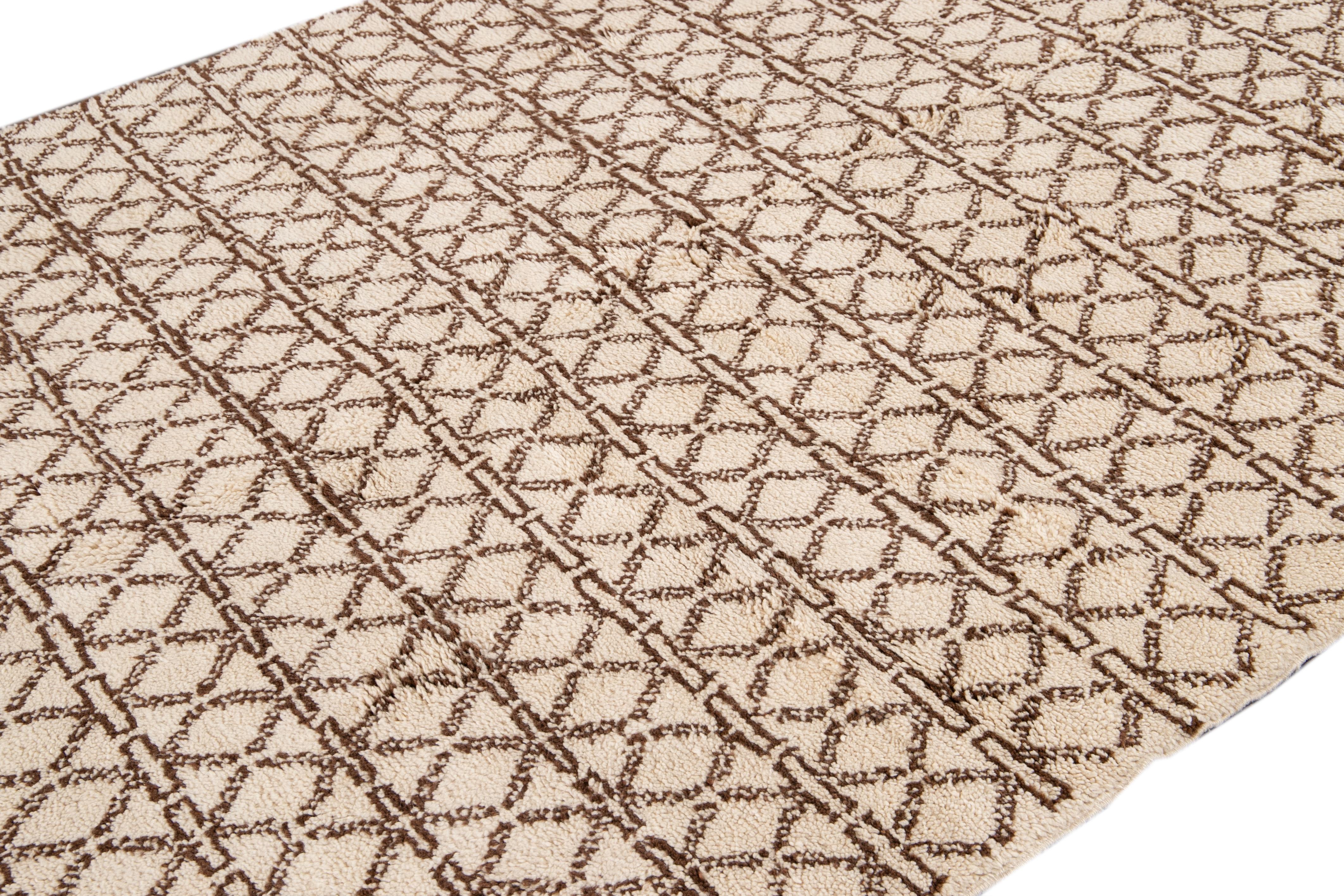 21st Century Contemporary Ivory Moroccan Tribal Wool Rug For Sale 7