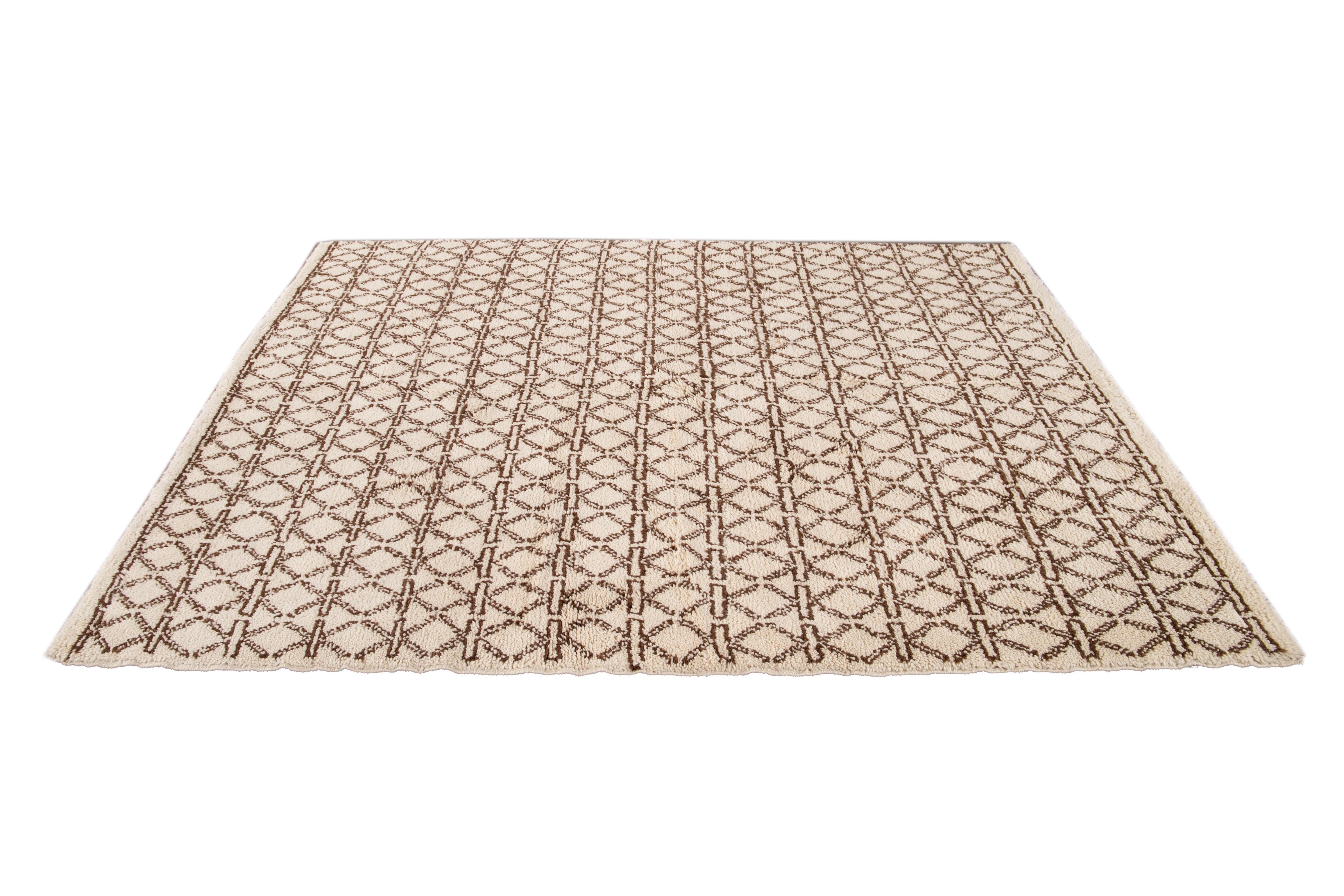 21st Century Contemporary Ivory Moroccan Tribal Wool Rug For Sale 8