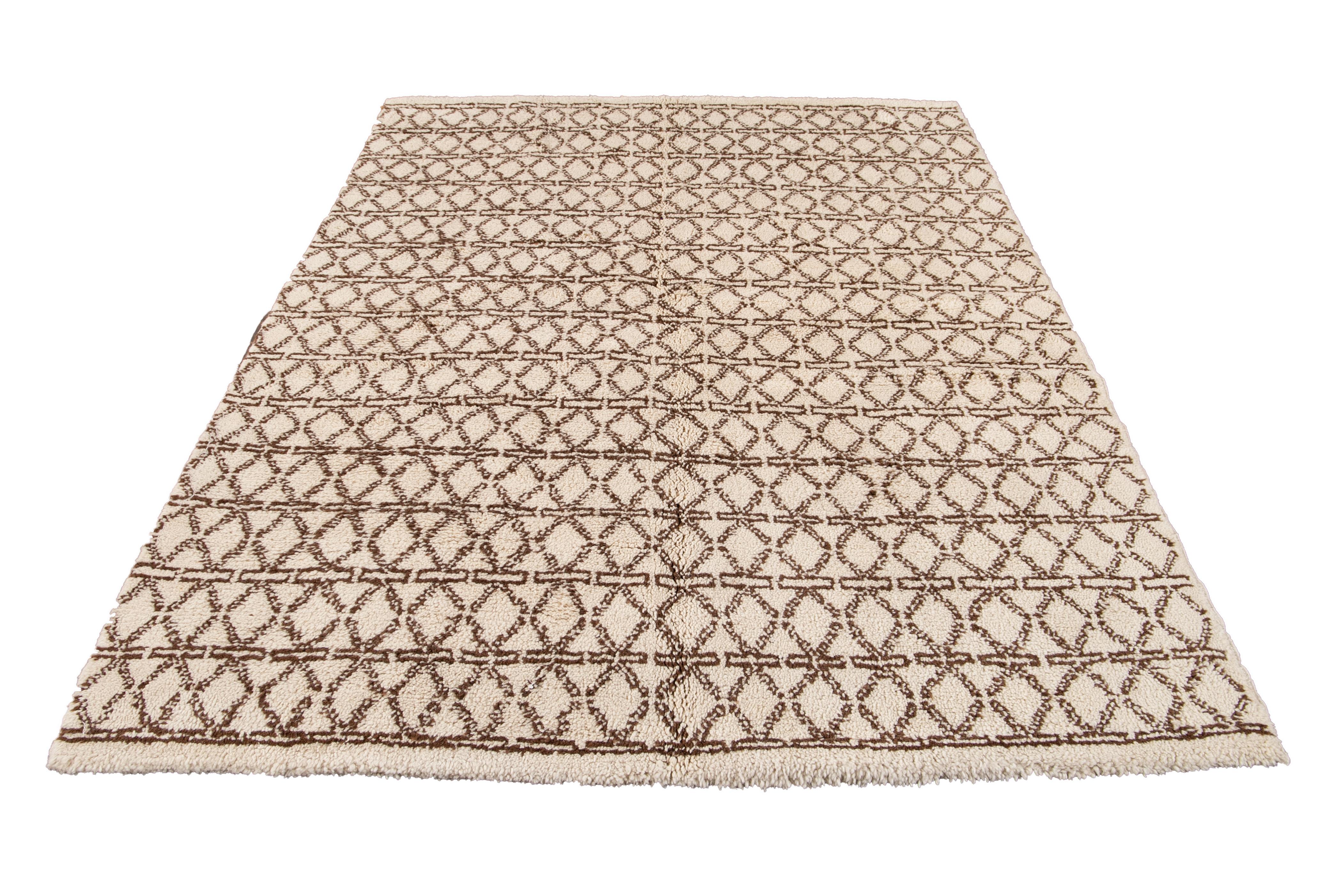 21st Century Contemporary Ivory Moroccan Tribal Wool Rug For Sale 9