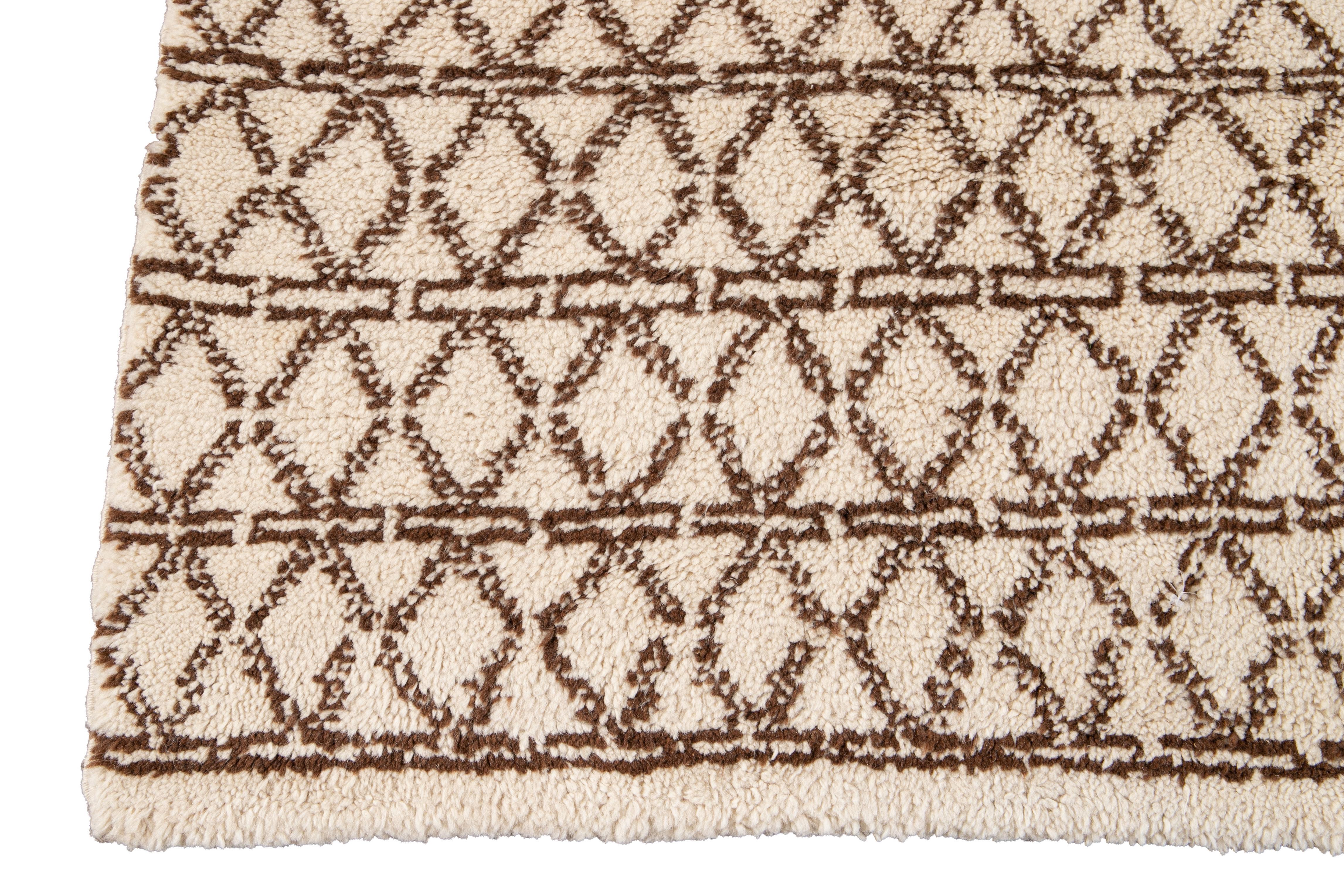 21st Century Contemporary Ivory Moroccan Tribal Wool Rug For Sale 2