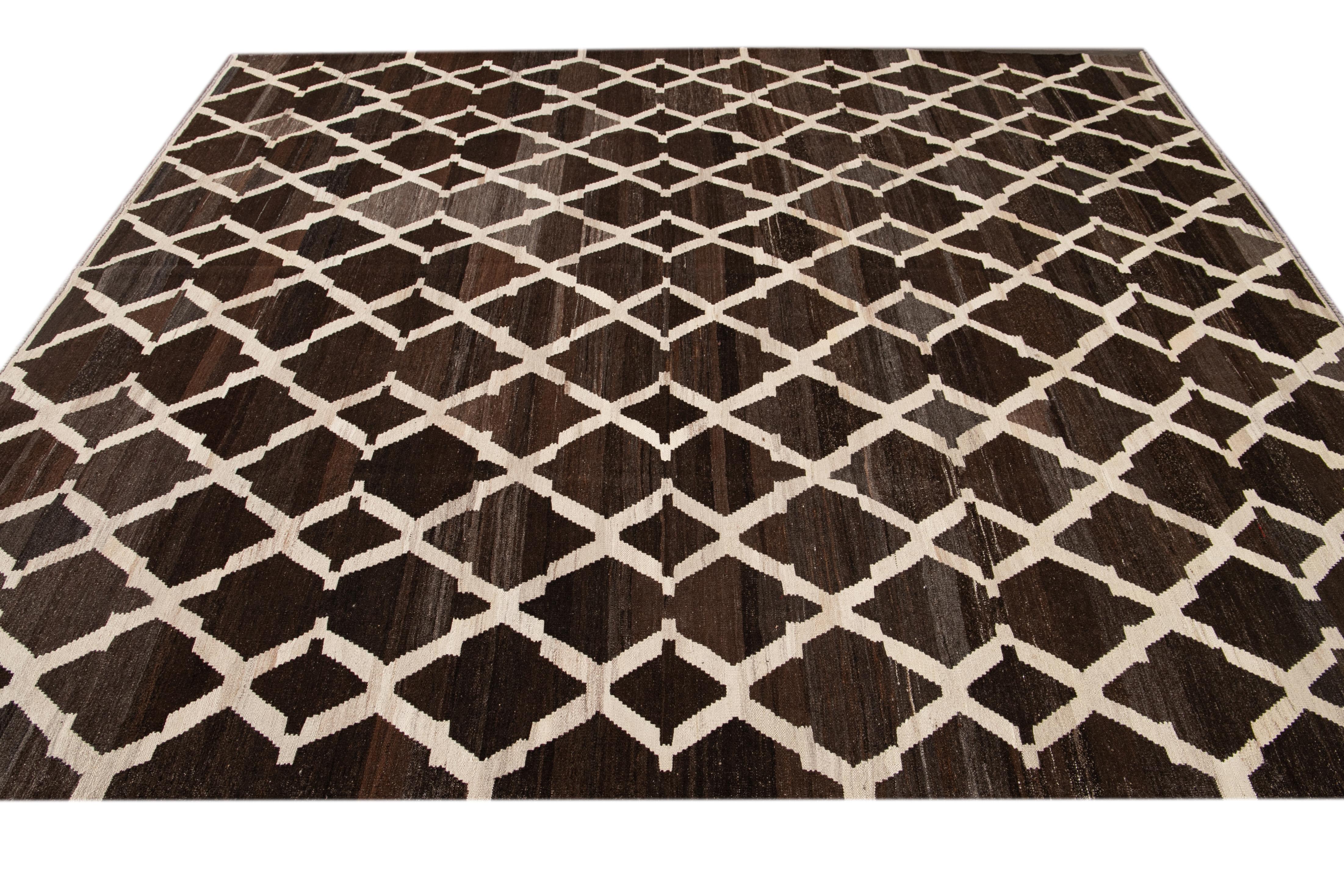 Contemporary Brown Flaweave Kilim Wool Rug With Trellis Design For Sale 6