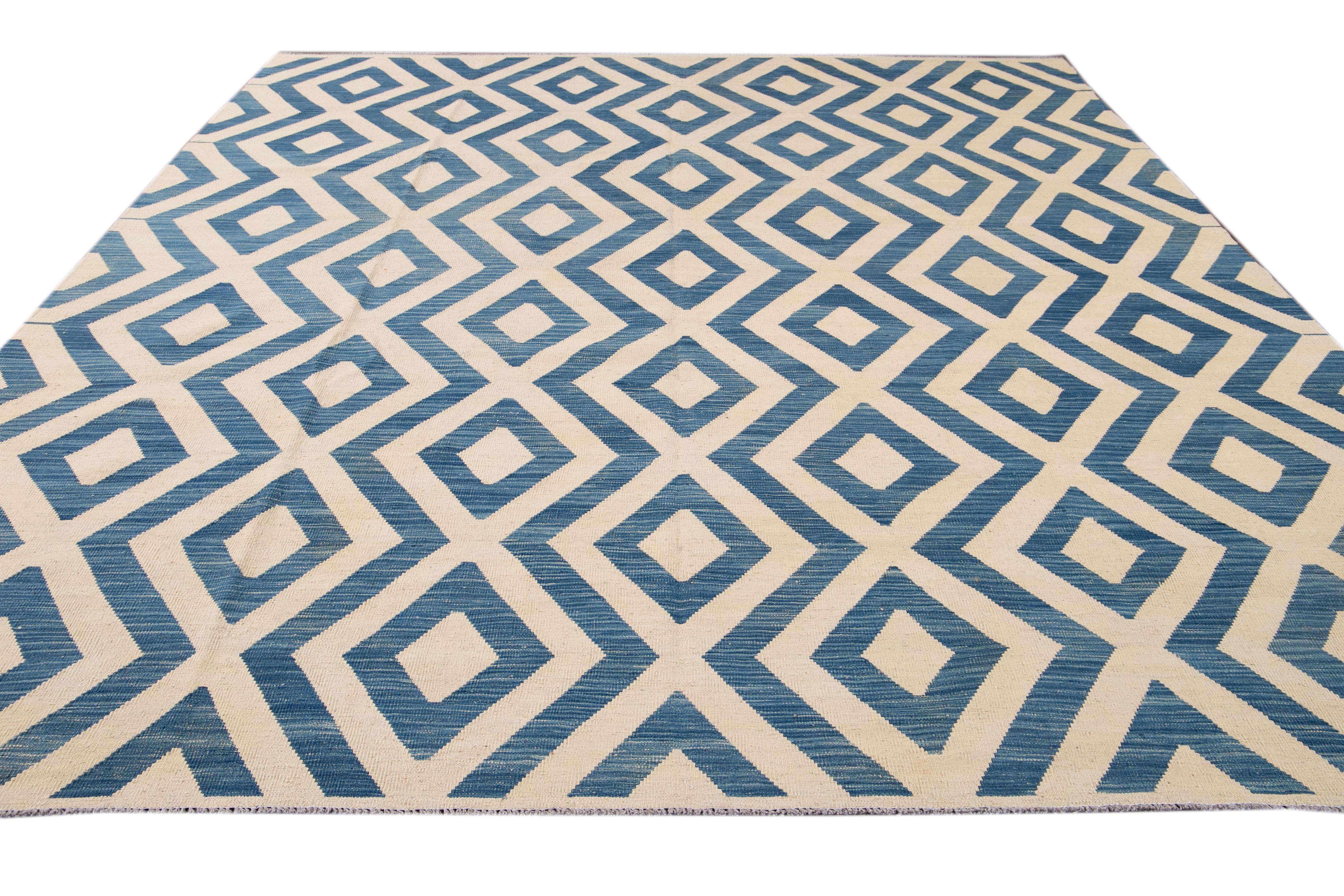 21st Century Contemporary Kilim Wool Rug For Sale 10