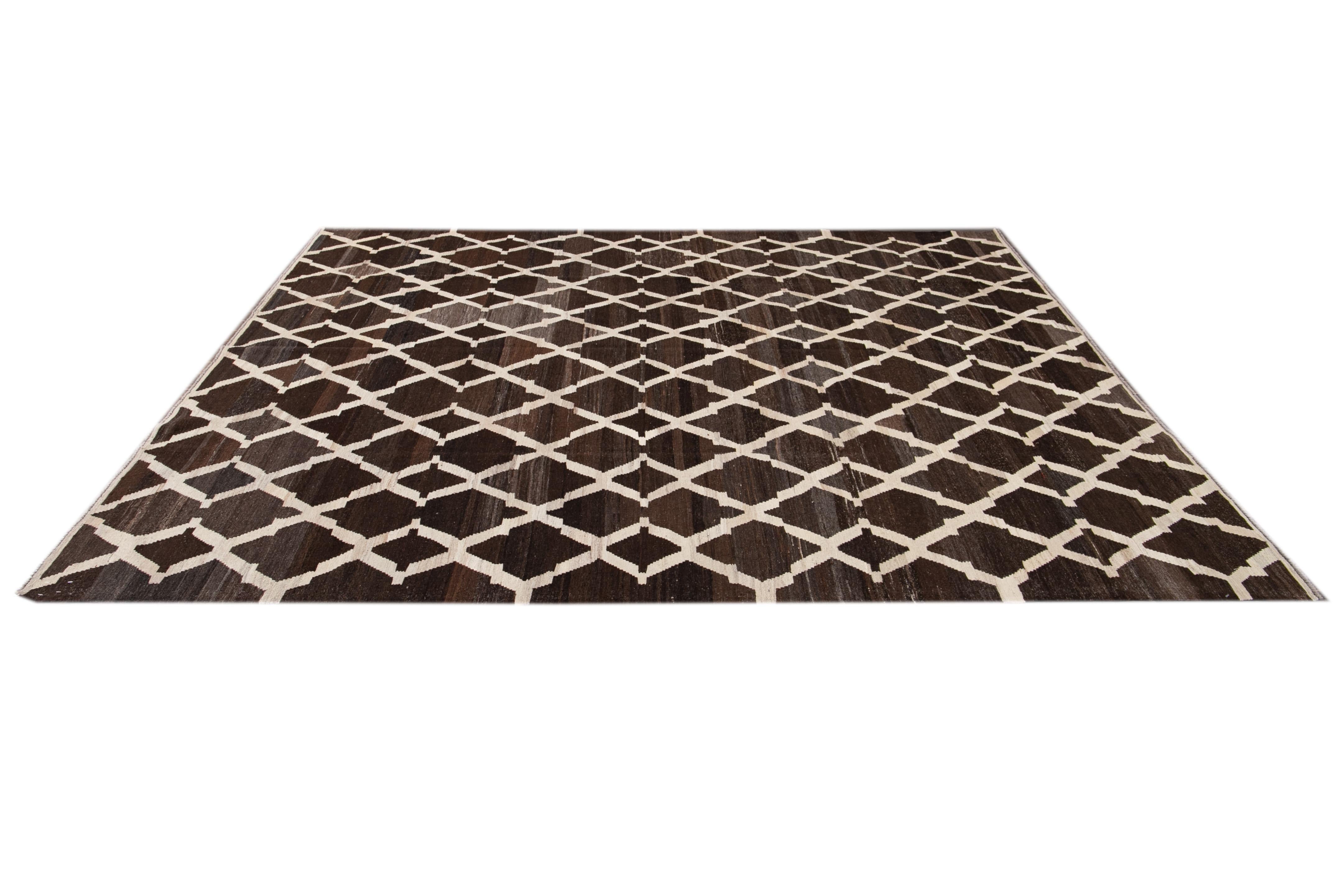 Contemporary Brown Flaweave Kilim Wool Rug With Trellis Design For Sale 7