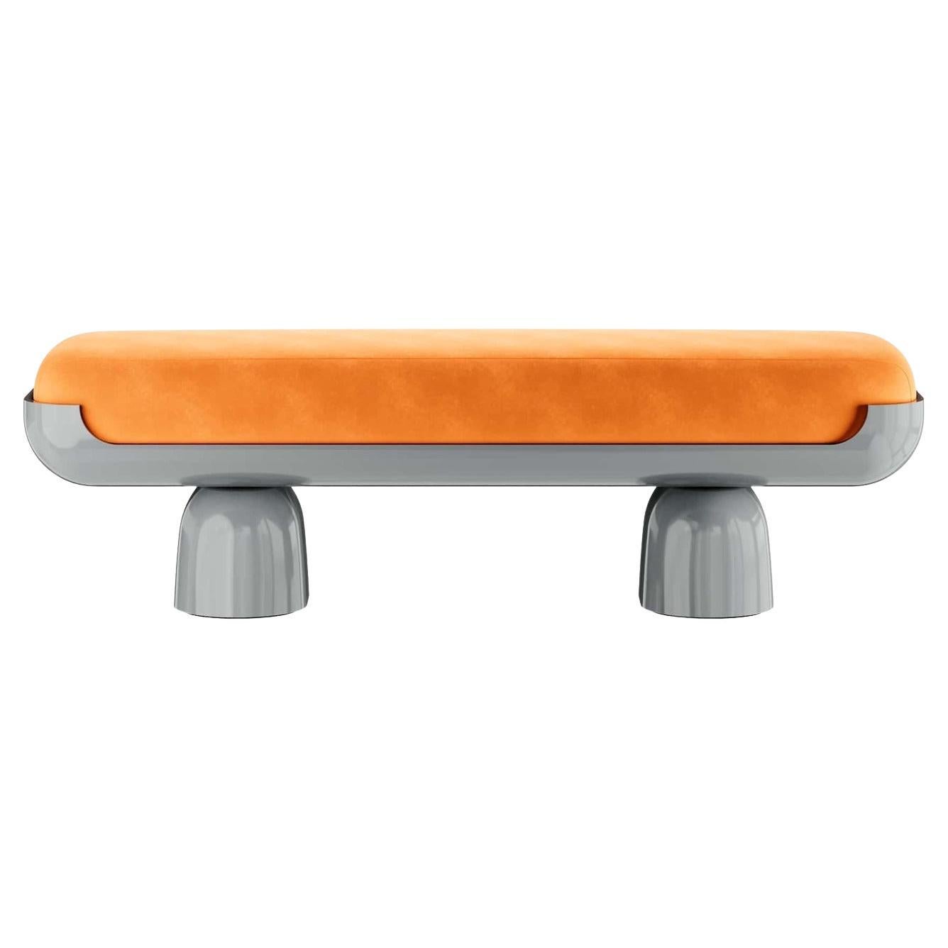 21e siècle Contemporain Minimal Banc en velours orange avec base laquée grise