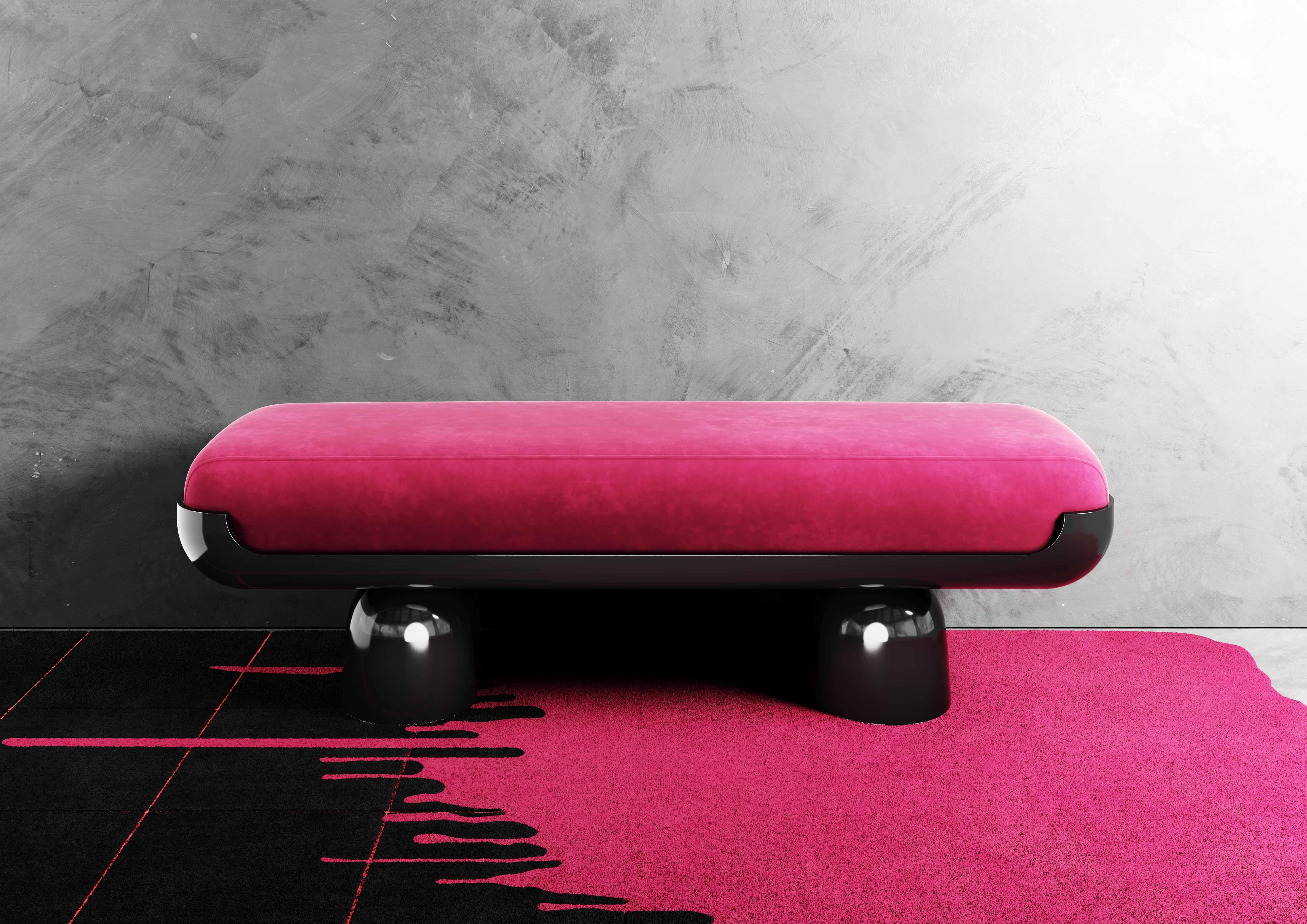 21e siècle Contemporain Minimal Banc en velours rose, base noir mat
Le banc ROOMS rose est un banc moderne revêtu d'un tissu rose vif qui conviendra à tous les styles d'intérieur, du salon à la chambre à coucher, en passant par l'entrée ou l'espace