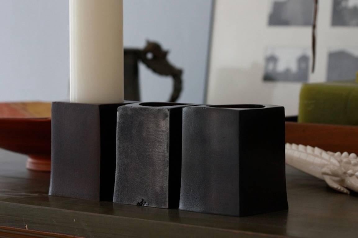 Zeitgenössischer minimalistischer Kerzenständer aus Stahlguss des 21. Jahrhunderts von Scott Gordon im Zustand „Neu“ im Angebot in Sharon, VT