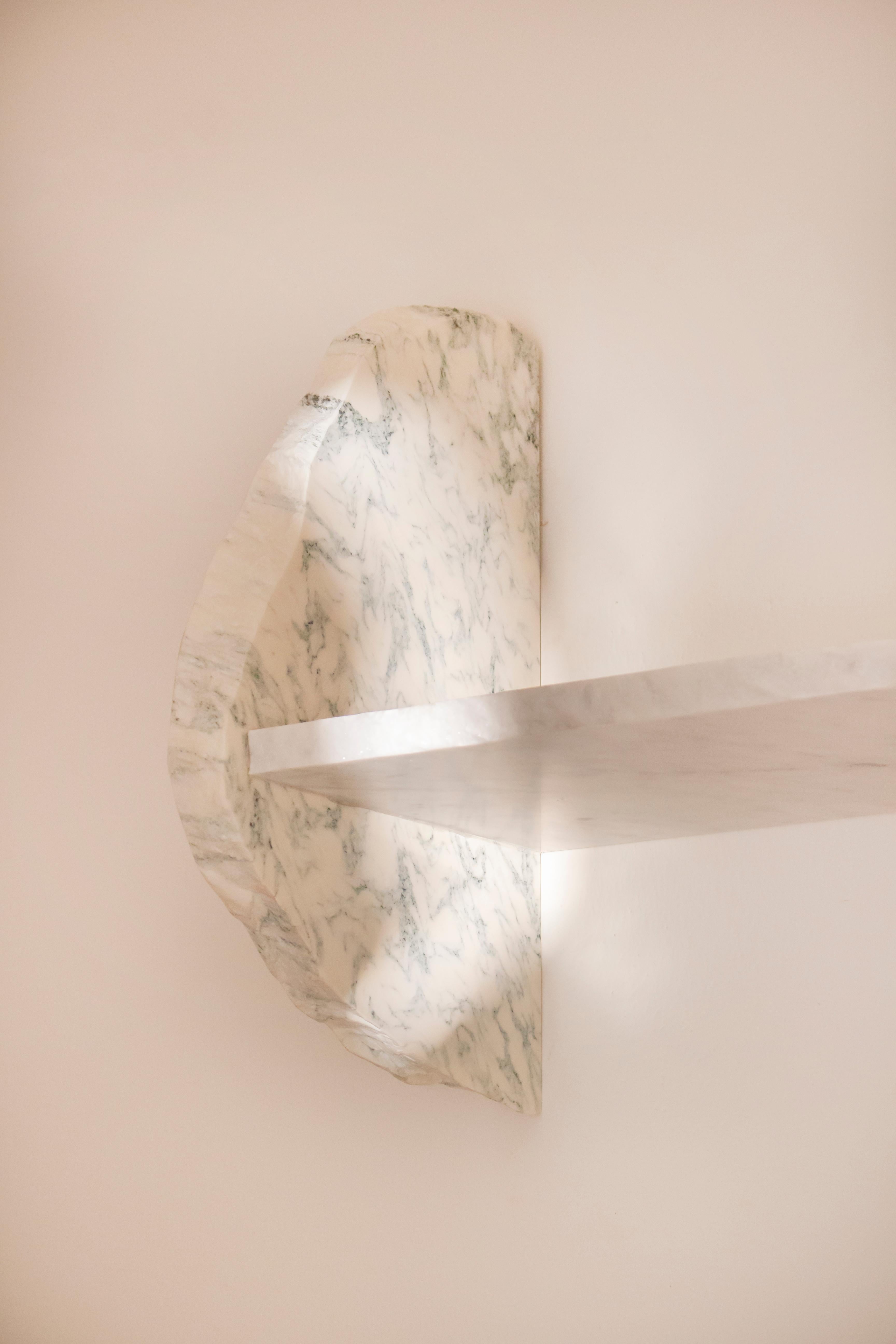 XXI secolo e contemporaneo Mensola in marmo misto del XXI secolo realizzata a mano in Italia da Ilaria Bianchi in vendita