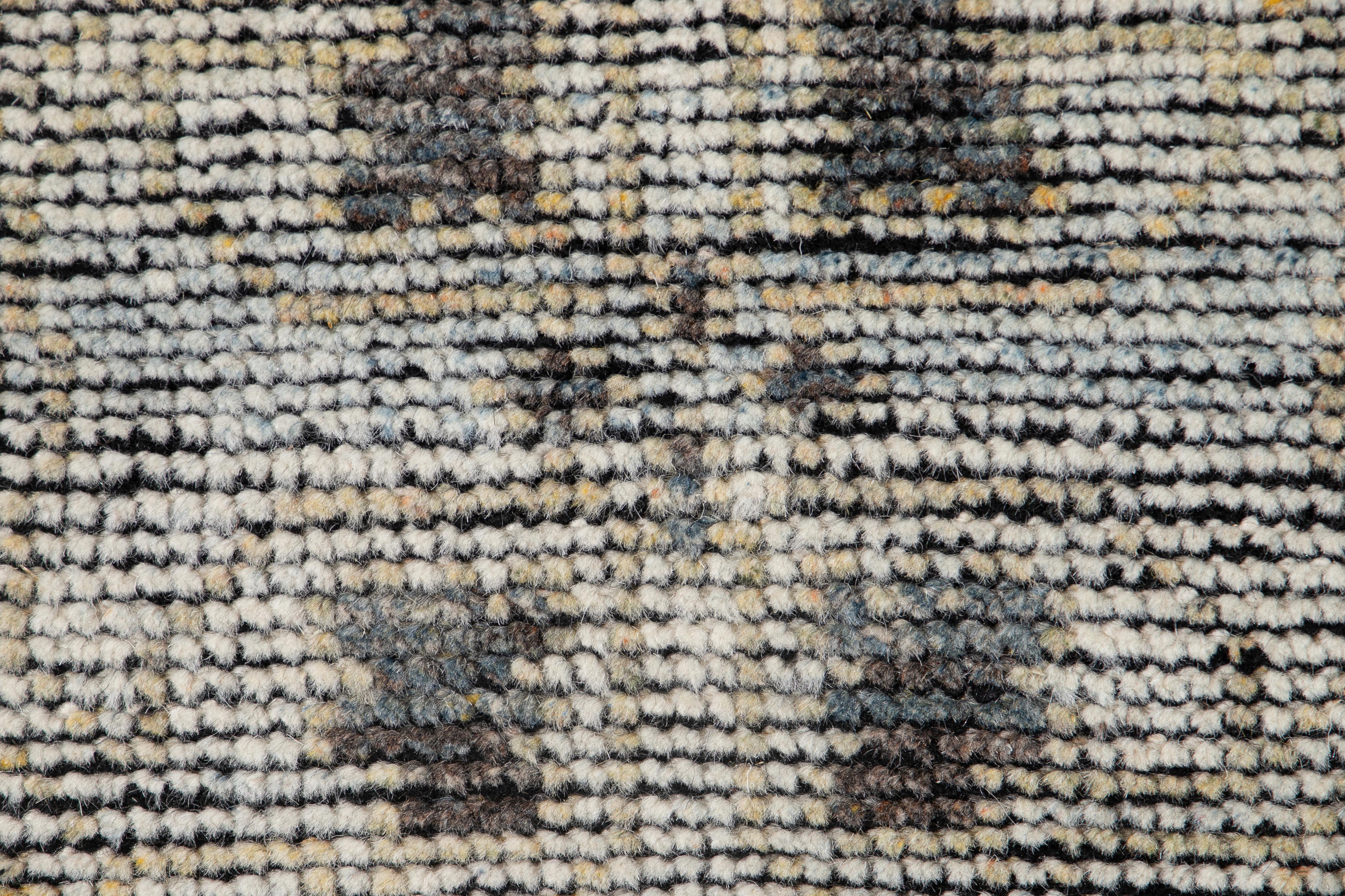 Modern Soumak Style Handmade Geometric Gray Wool Rug For Sale 5
