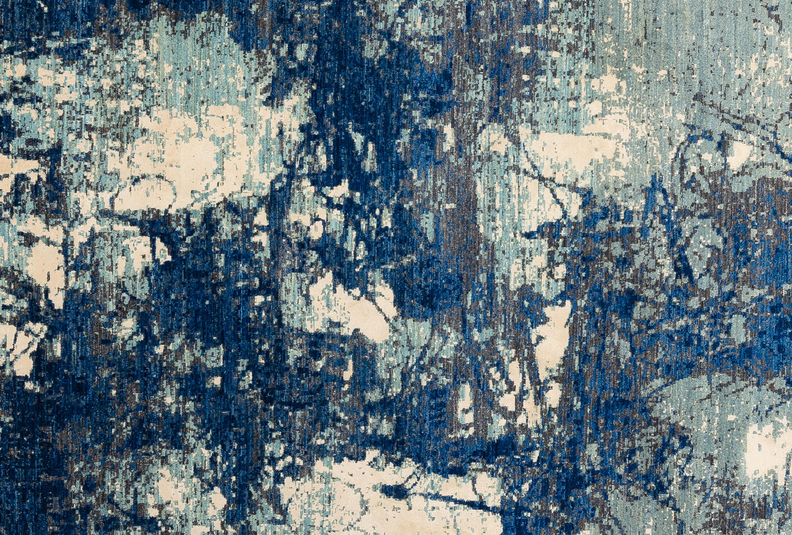 Enhance your home with this beautiful rug, meticulously handcrafted in India. This exquisite piece features a stunning array of tones, creating a visually captivating centerpiece for any room. The blend of premium fibers offers an unparalleled