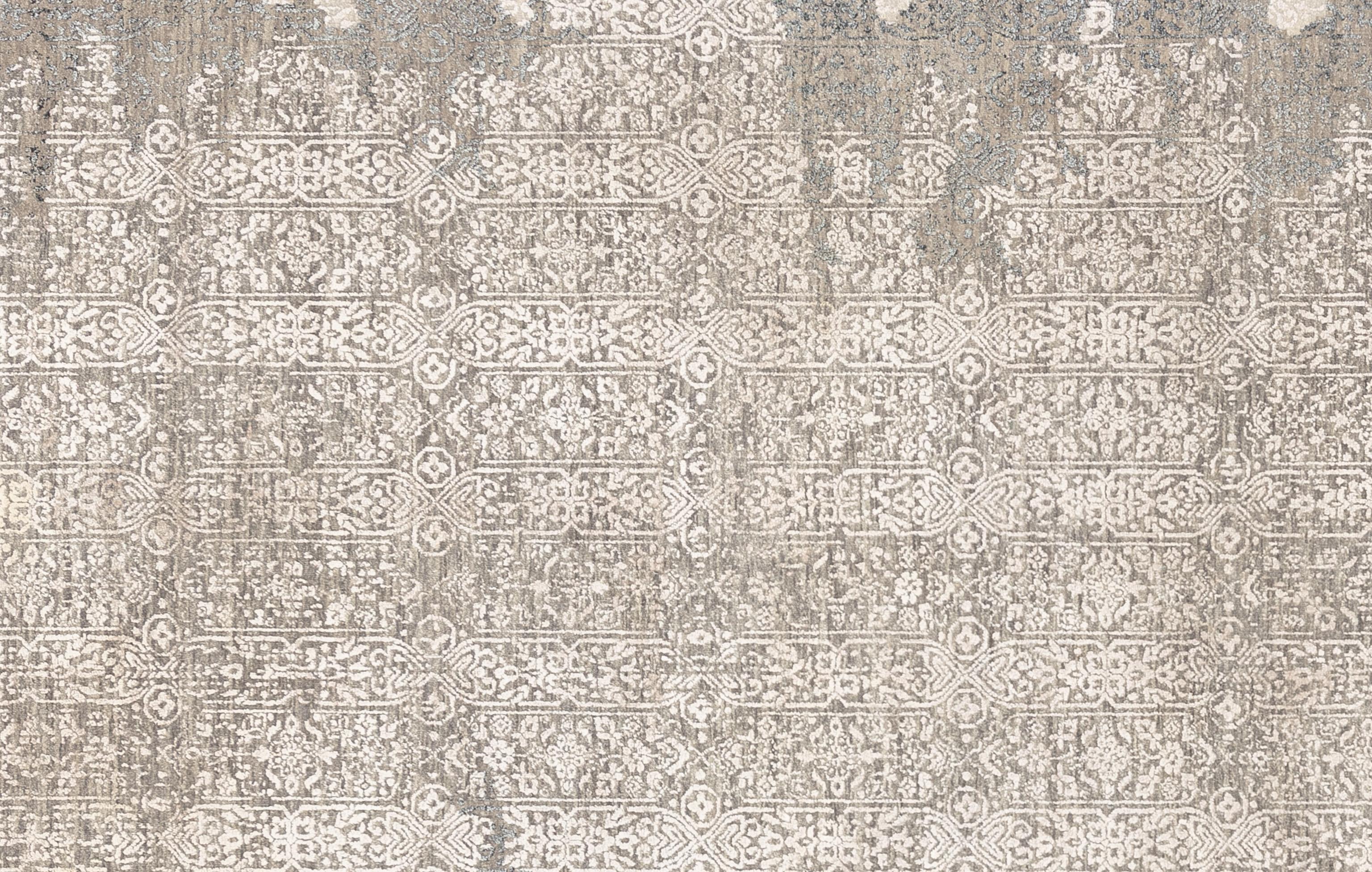 Rehaussez votre intérieur avec ce magnifique tapis contemporain, méticuleusement fabriqué à la main en Inde. Cette pièce exquise présente une étonnante gamme de tons, créant une pièce maîtresse visuellement captivante pour n'importe quelle pièce.