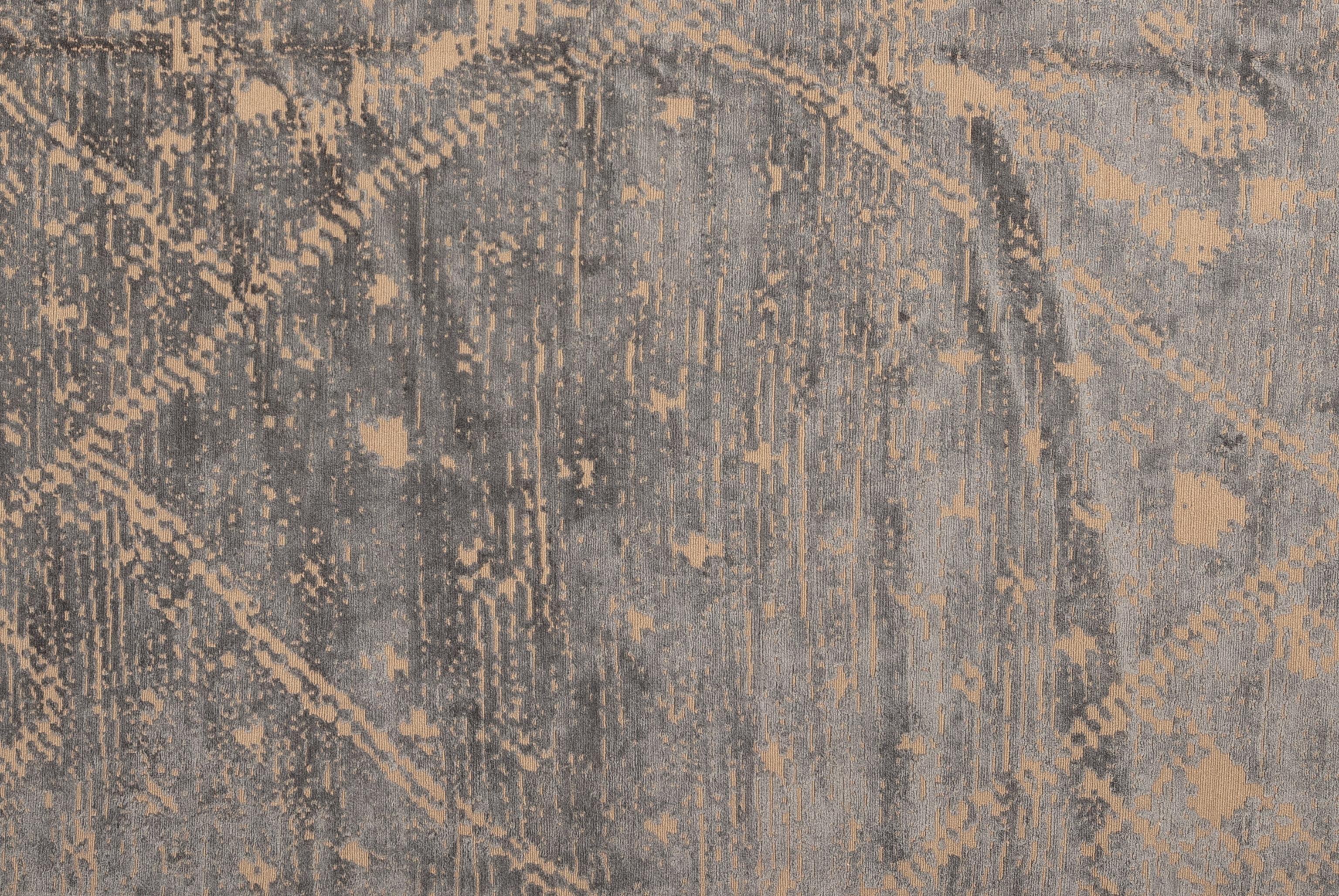 Verschönern Sie Ihr Zuhause mit diesem Teppich aus Seide und Wolle, der in sorgfältiger Handarbeit in Nepal gefertigt wurde. Dieses exquisite Stück zeichnet sich durch eine atemberaubende Palette von Farbtönen aus und ist ein visuell fesselndes