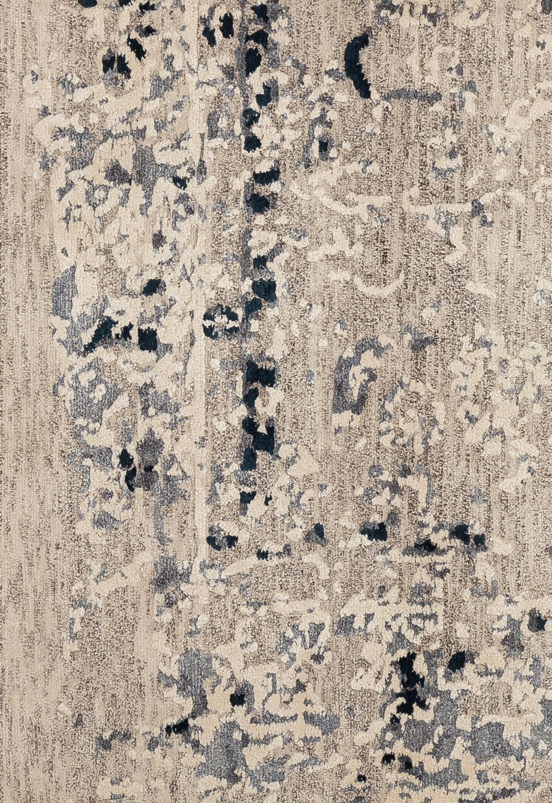 Realza tu hogar con esta alfombra, meticulosamente elaborada a mano en Nepal. Esta exquisita pieza presenta una impresionante gama de tonos, creando un centro de mesa visualmente cautivador para cualquier habitación. Las fibras de primera calidad