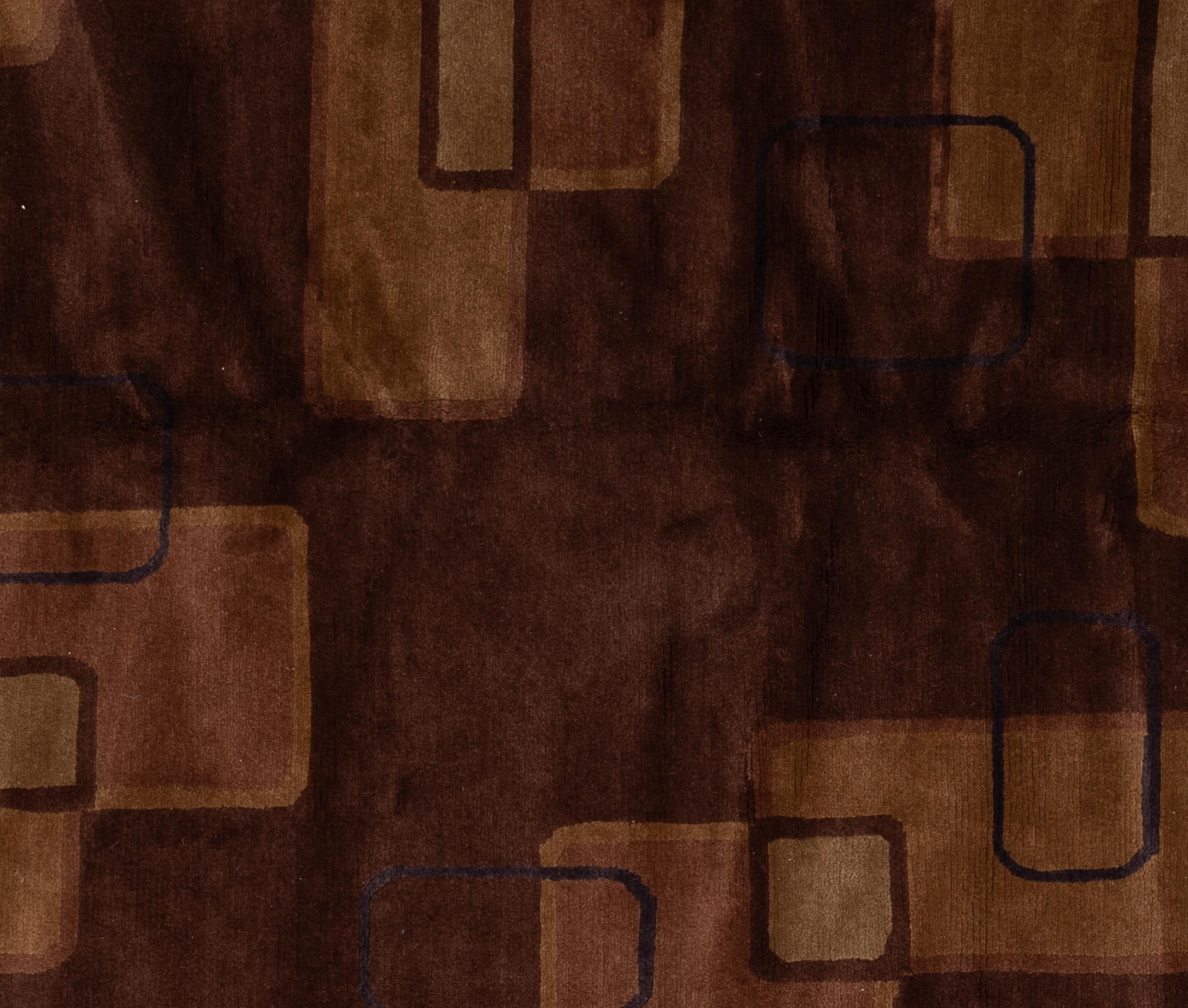 Verschönern Sie Ihr Zuhause mit diesem luxuriösen AM Contemporary Wollteppich, der in sorgfältiger Handarbeit in Nepal hergestellt wurde. Dieses exquisite Stück zeichnet sich durch eine atemberaubende Palette von Erdtönen aus und ist ein visuell