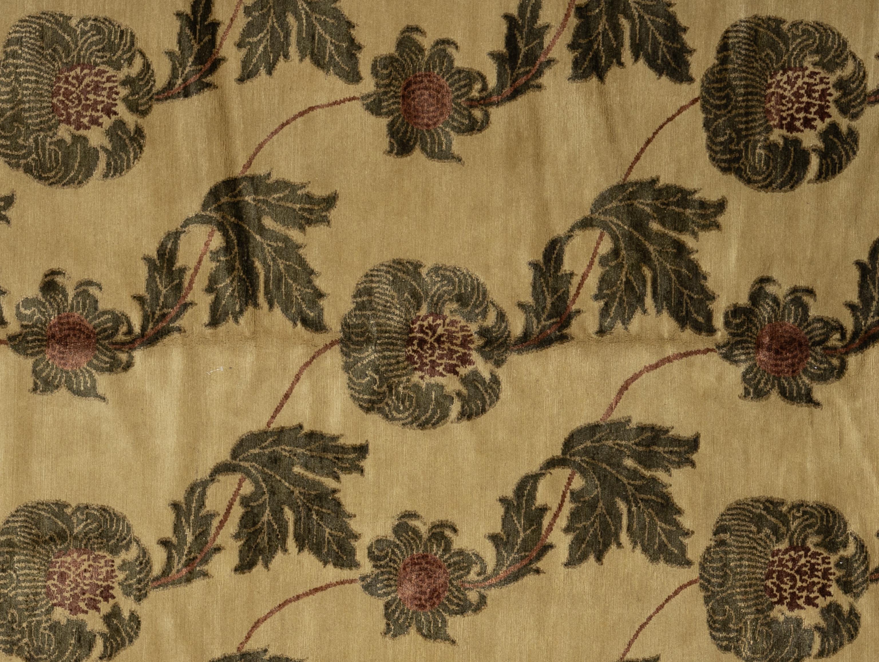 Rehaussez votre intérieur avec ce luxueux tapis en laine Contemporary, méticuleusement fabriqué à la main au Népal. Cette pièce exquise crée une pièce maîtresse visuellement captivante pour n'importe quelle pièce. Fabriqué par des artisans
